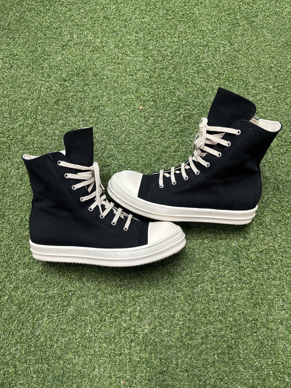 Gucci men’s slip ons (bee and star)