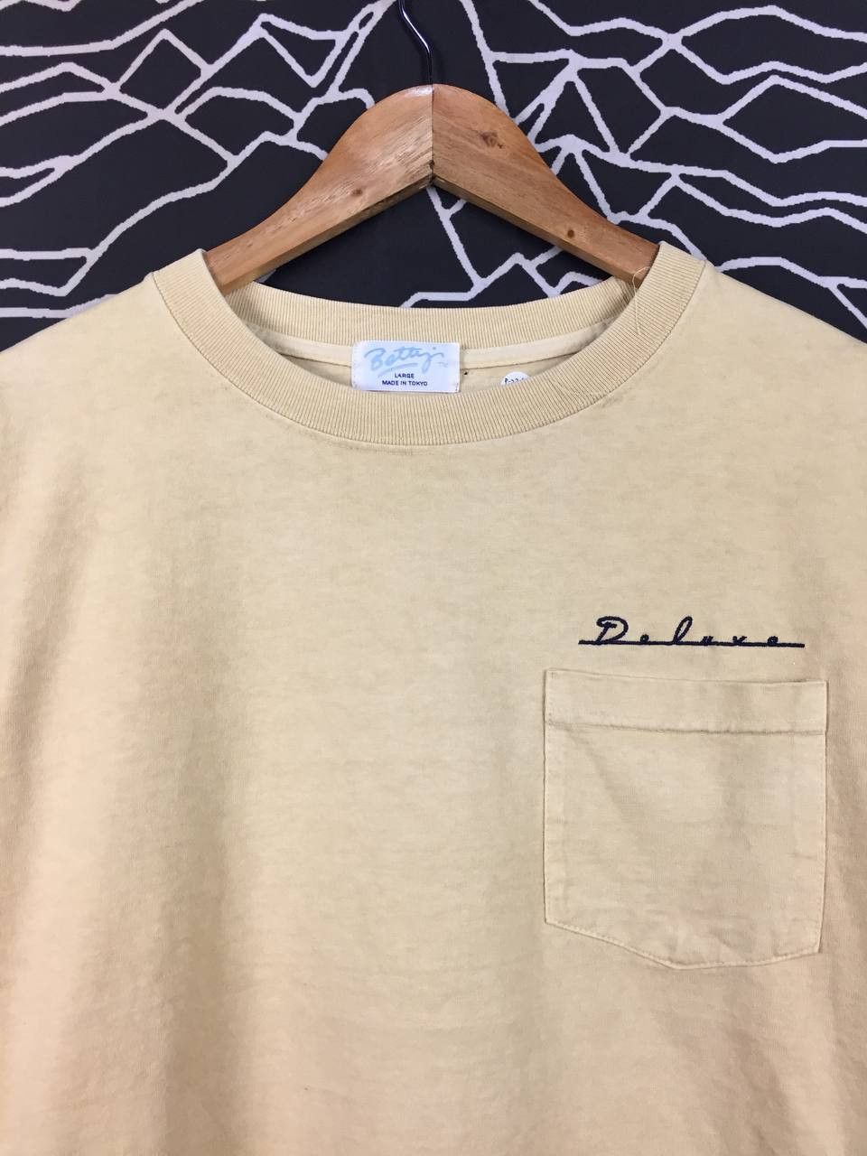 Japanese Brand Vtg Betty's Made in Tokyo Deluxe Embroidered Logo Pocket Tee Size US L / EU 52-54 / 3 - 3 Thumbnail