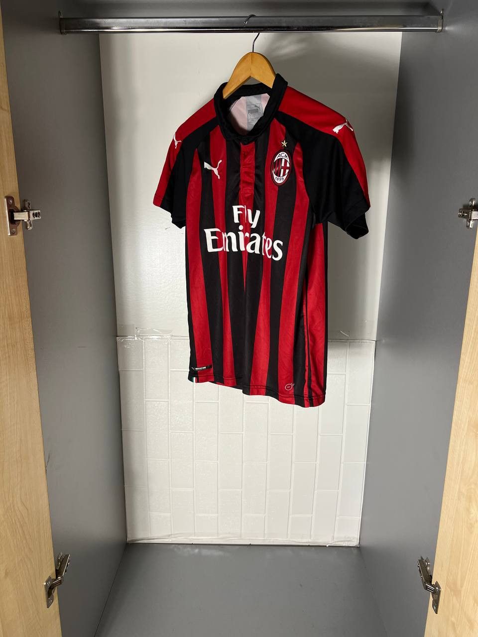 Puma VINTAGE PUMA FC MILAN INTER ITALY SOCCER JERSEY RETRO Y2K Size US S / EU 44-46 / 1 - 3 Thumbnail