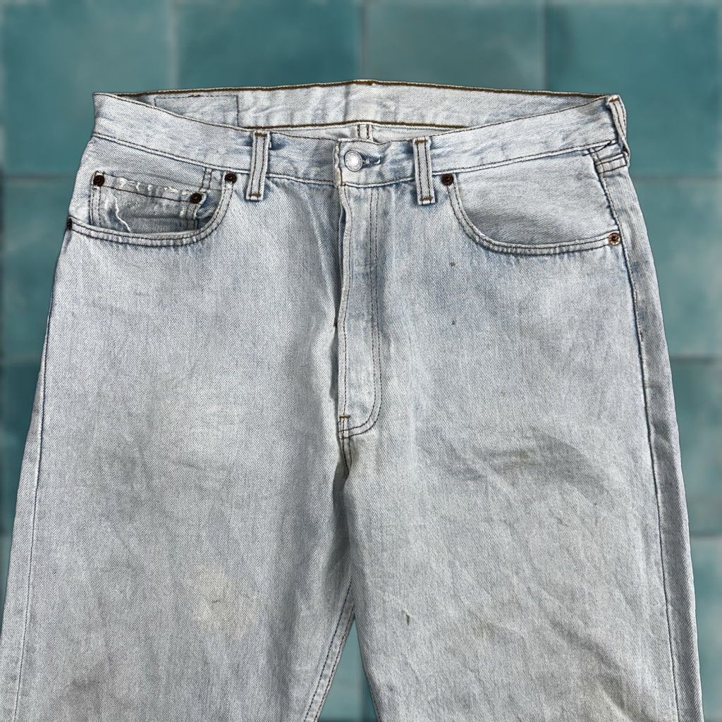 Levi's VINTAGE Levi's 501 Jeans Men 34x36 Blue Light Wash 90s Straight Denim Cotton Regular 501 Series 34x36 XS? Wait. Size US 34 / EU 50 - 1 Thumbnail