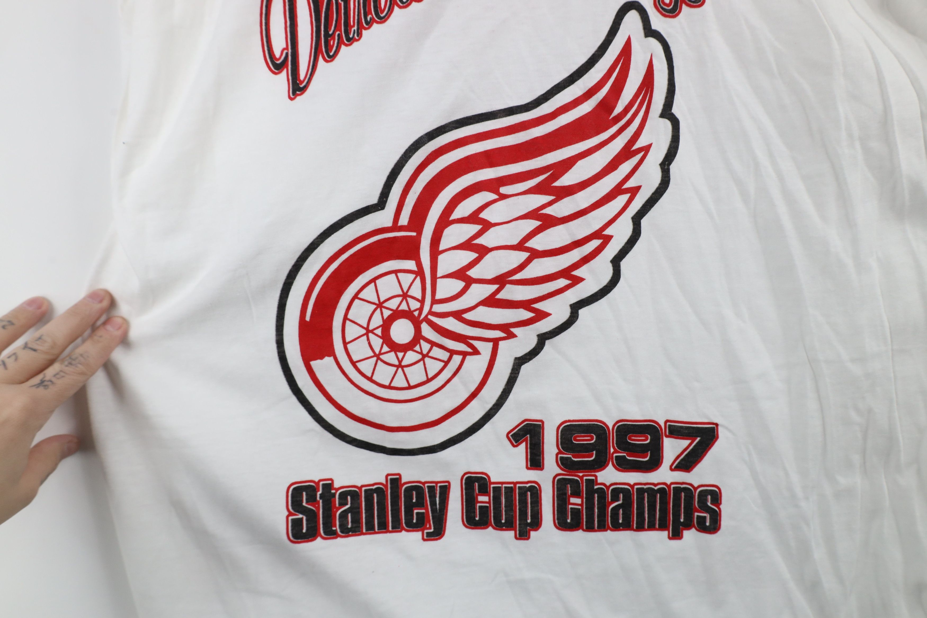 Vintage Vintage 90s Cup Champions Detroit Red Wings Hockey T-Shirt Size US XL / EU 56 / 4 - 7 Thumbnail