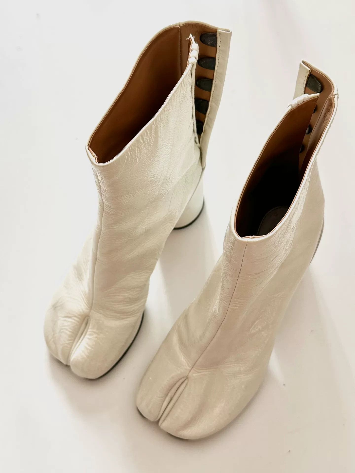 Maison Margiela Maison Margiela Tabi Toe Boots White Size US 7 / IT 37 - 1 Thumbnail