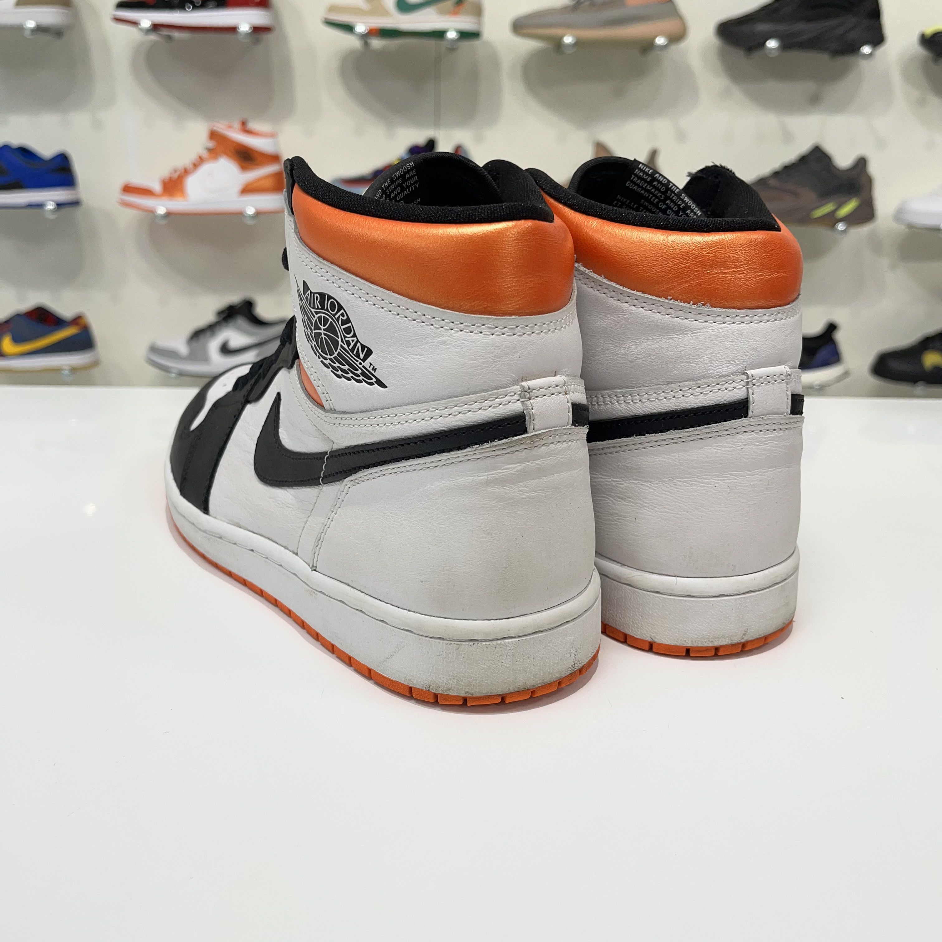 Nike Air Jordan 1 Retro High Electro Orange Size US 10.5 / EU 43-44 - 4 Thumbnail