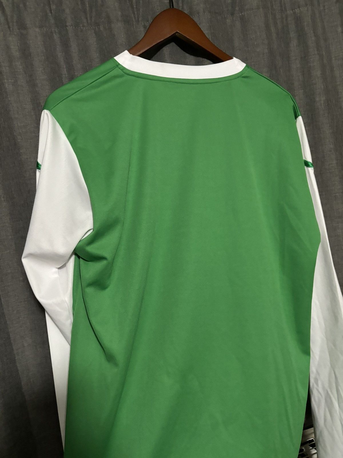 Puma Hibernian 2010-11 Home Jersey Size US L / EU 52-54 / 3 - 5 Thumbnail
