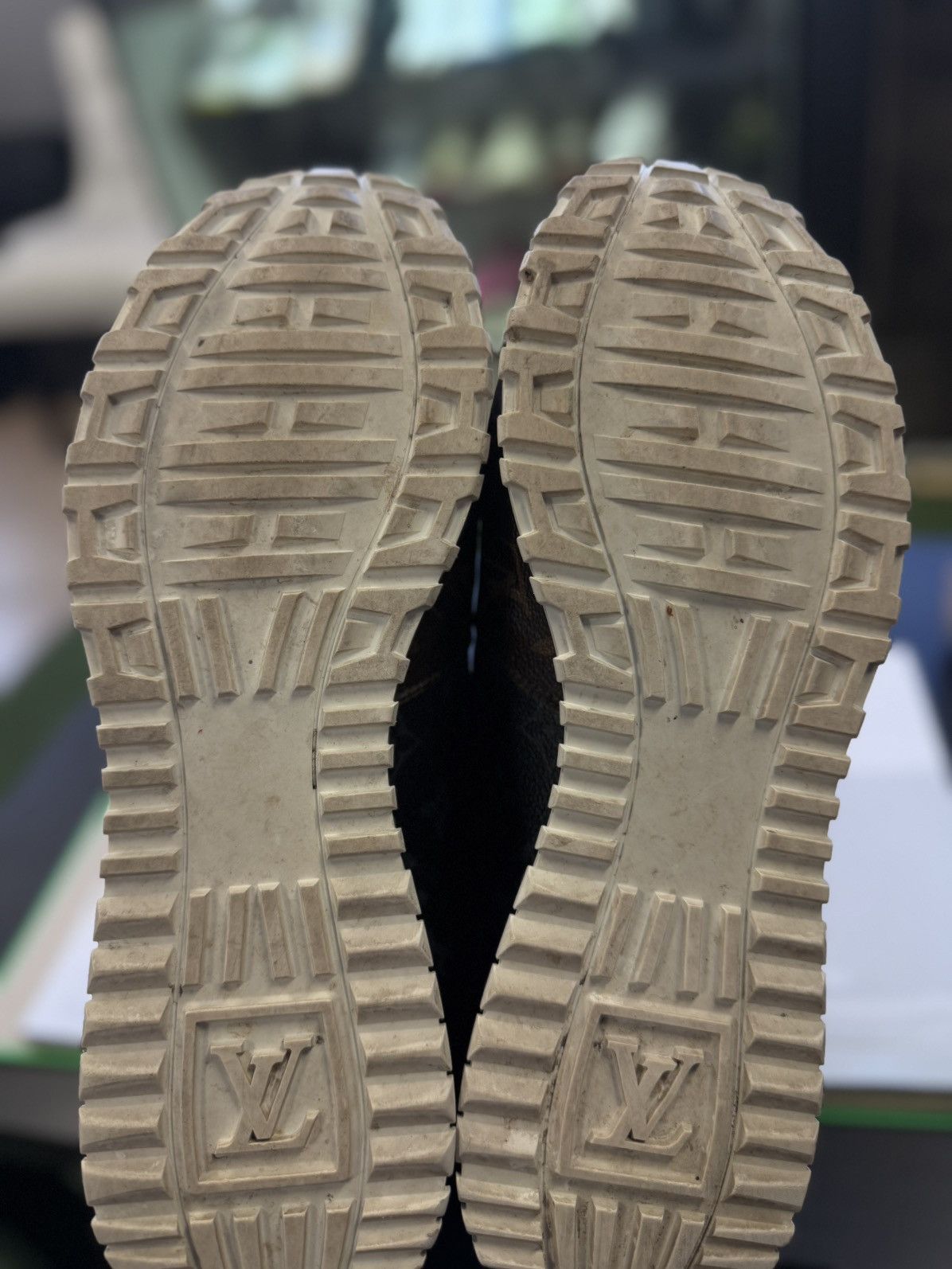 Louis Vuitton 9LV/10US - Louis Vuitton Runaway Trainer Monogram Size US 10 / EU 43 - 13 Thumbnail