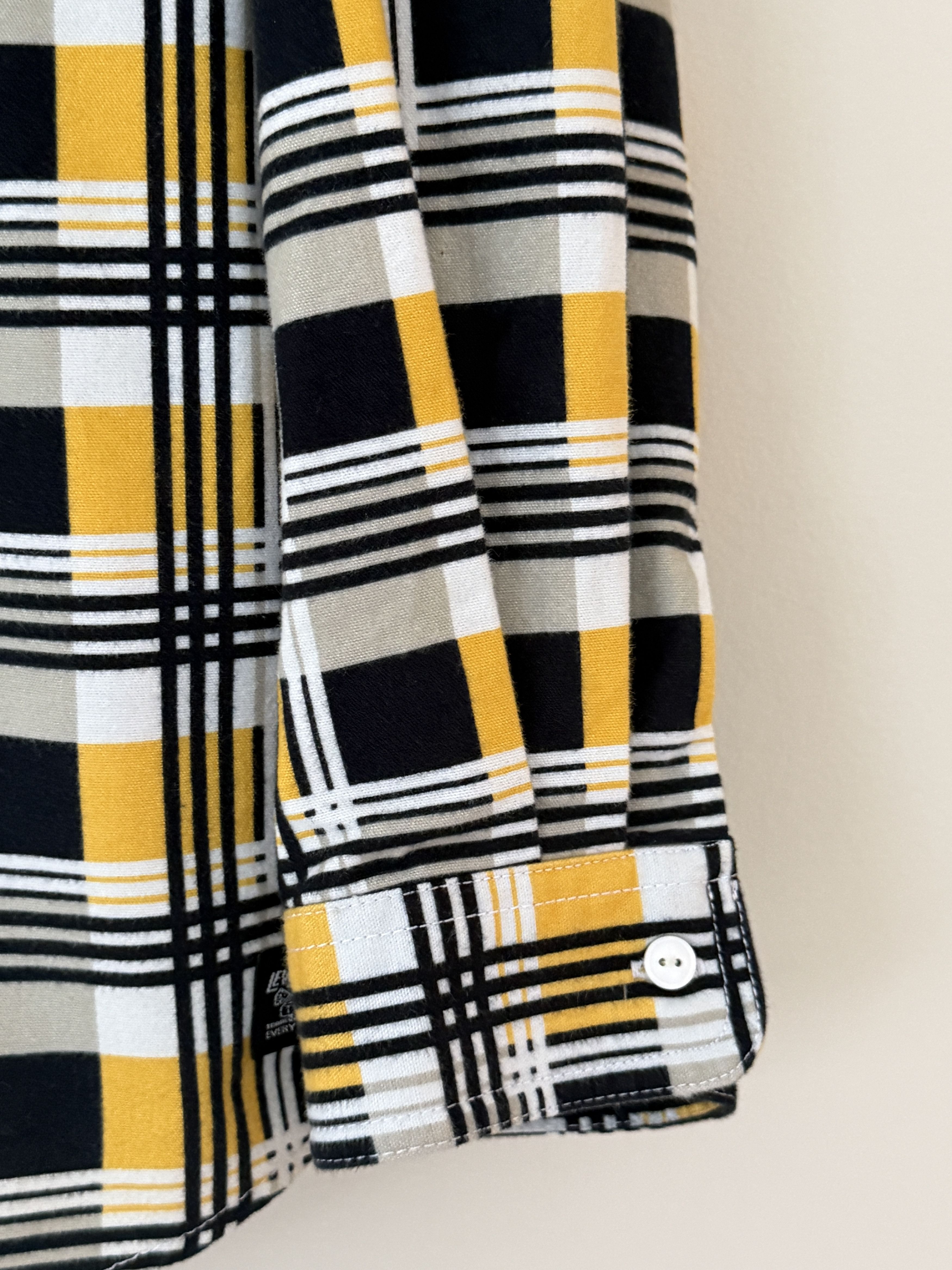 Levi's Oversized printed skate shirt in black/yellow plaid (size M) Size US M / EU 48-50 / 2 - 4 Thumbnail