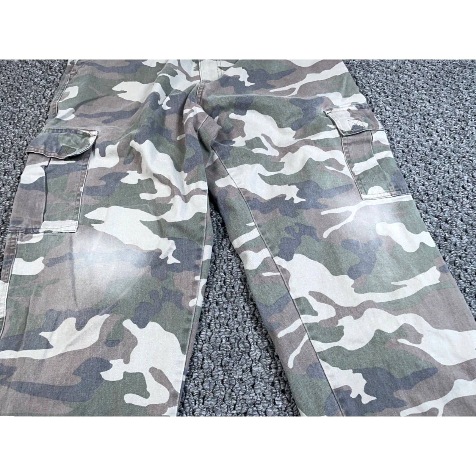Vintage VINTAGE Nevada Camouflage Cargo Pants Men 34 x 28 Green Camo Straight Leg 90s Army Nature Outdoor Mens Size US 35 - 4 Thumbnail