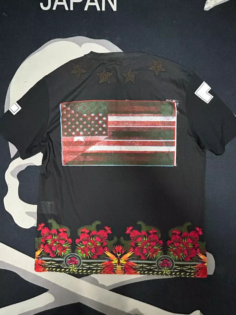 Givenchy Givenchy Short-sleeved T-shirt with embroidered five-point Size US M / EU 48-50 / 2 - 4 Thumbnail
