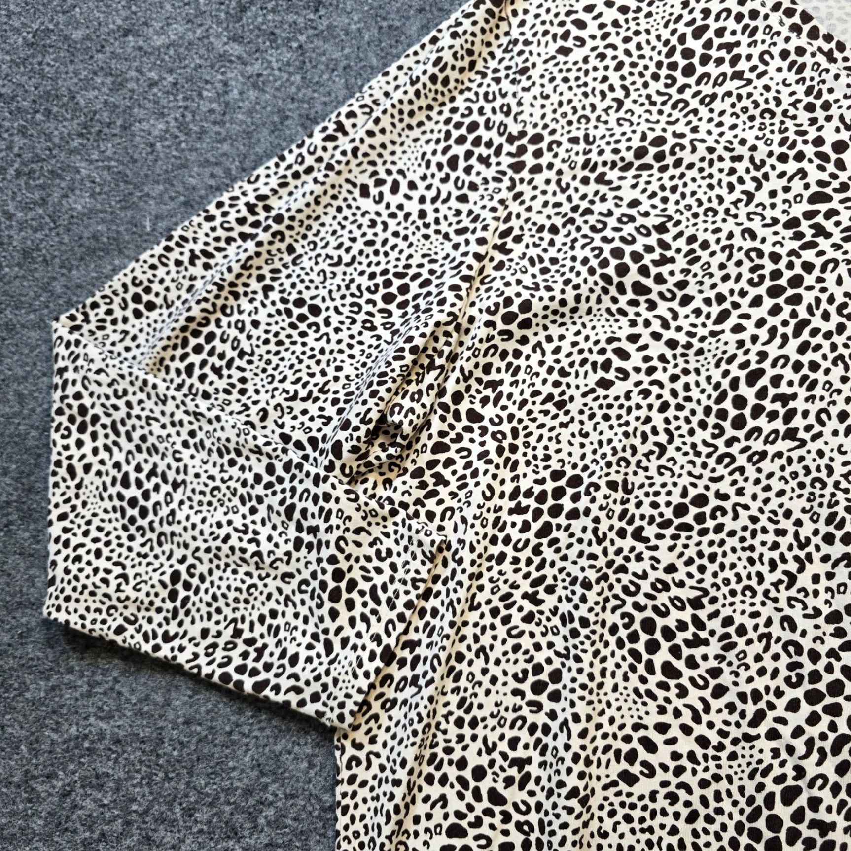 Lands' End Lands' End Top Womens 2X Tan Leopard V Neck Long Sleeve Stretch Casual Basic Shirt Womens Mens? Size XXL / US 16-18 / IT 52-54 - 4 Thumbnail