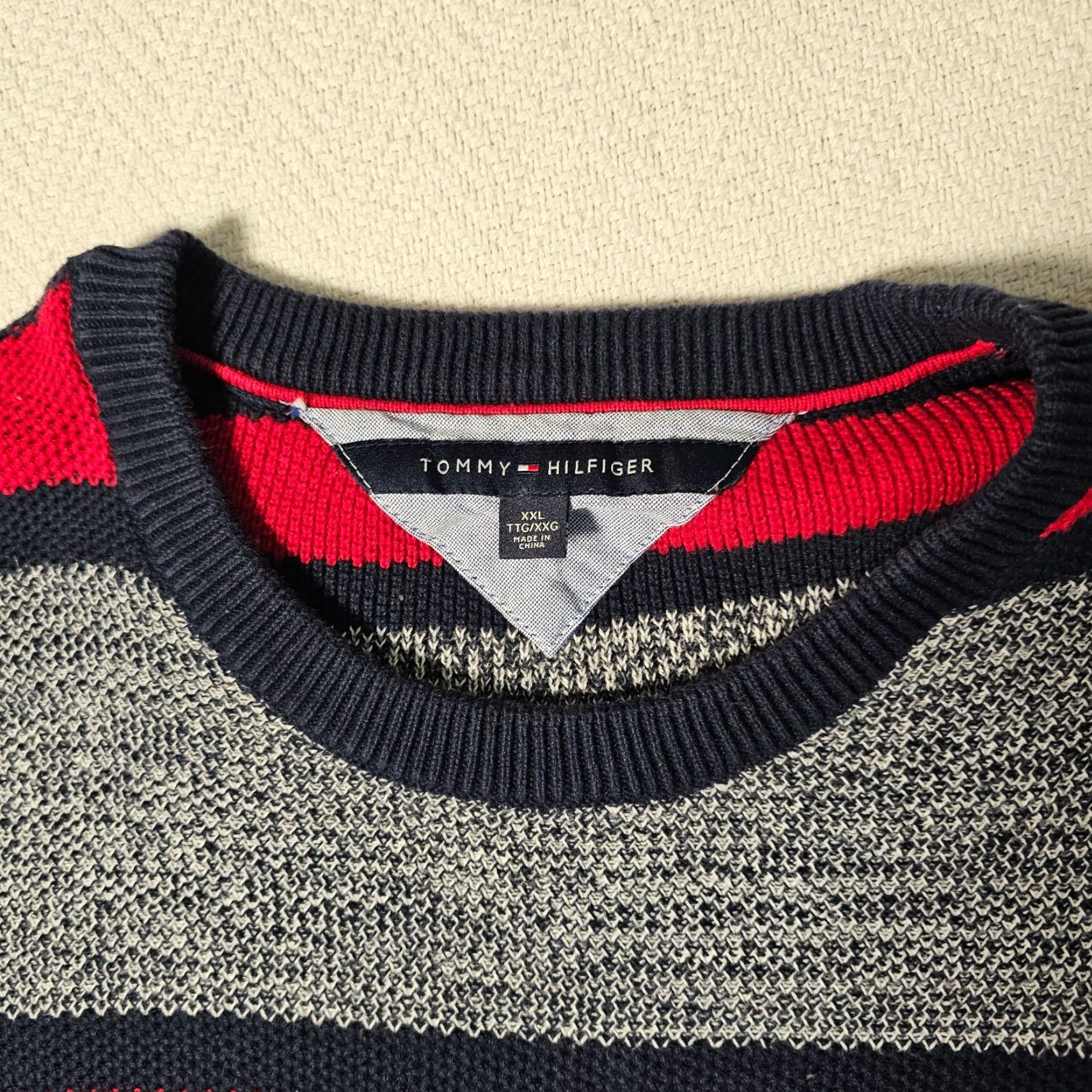Tommy Hilfiger VINTAGE Tommy Hilfiger Sweater Pullover Men's 2XL Gray Striped Chunky-Knit Preppy Size US XXL / EU 58 / 5 - 2 Thumbnail