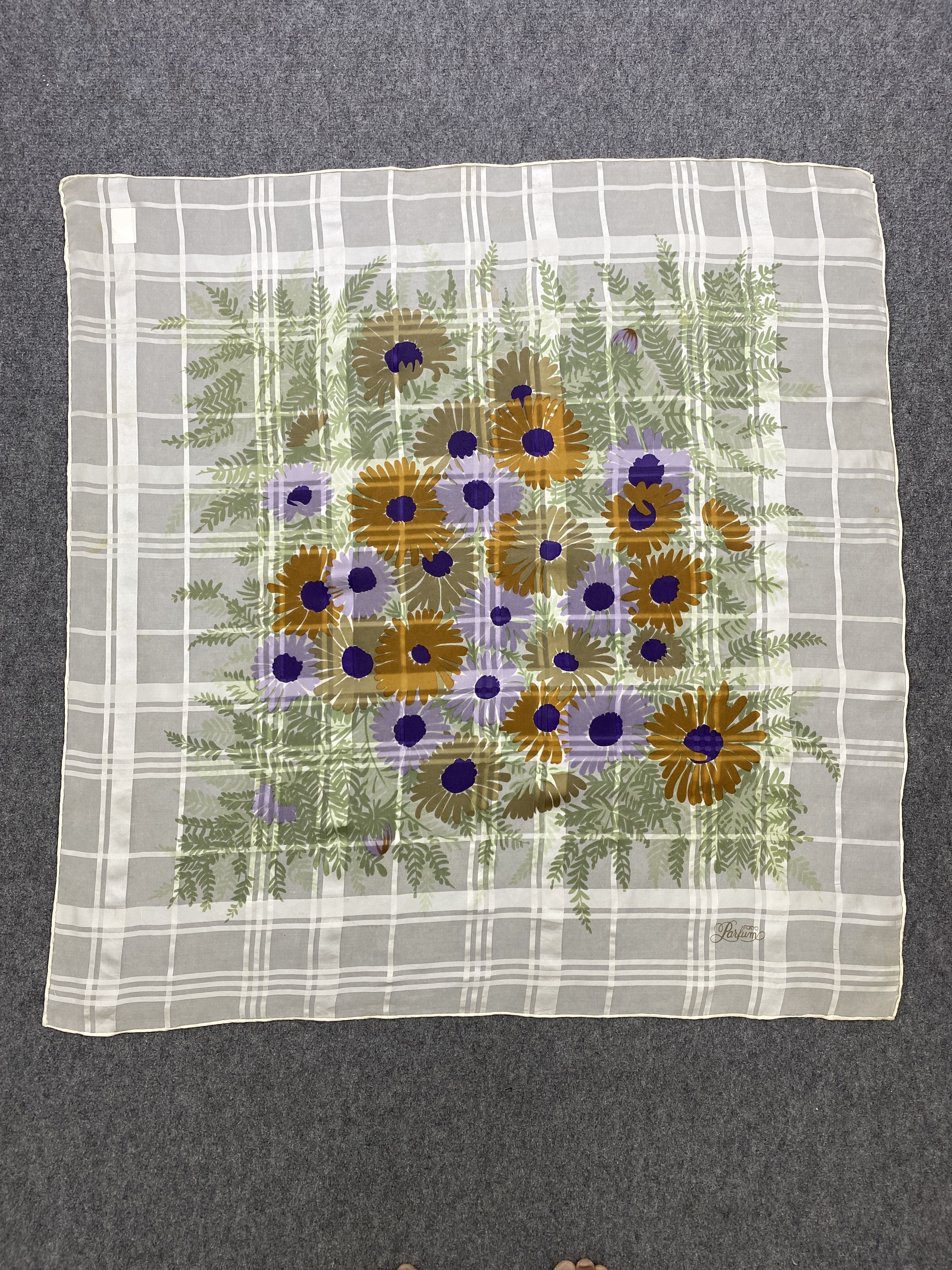 Japanese Brand Vintage Tokyo Parfum Floral Silk Scarf SN0146 Size ONE SIZE - 3 Thumbnail