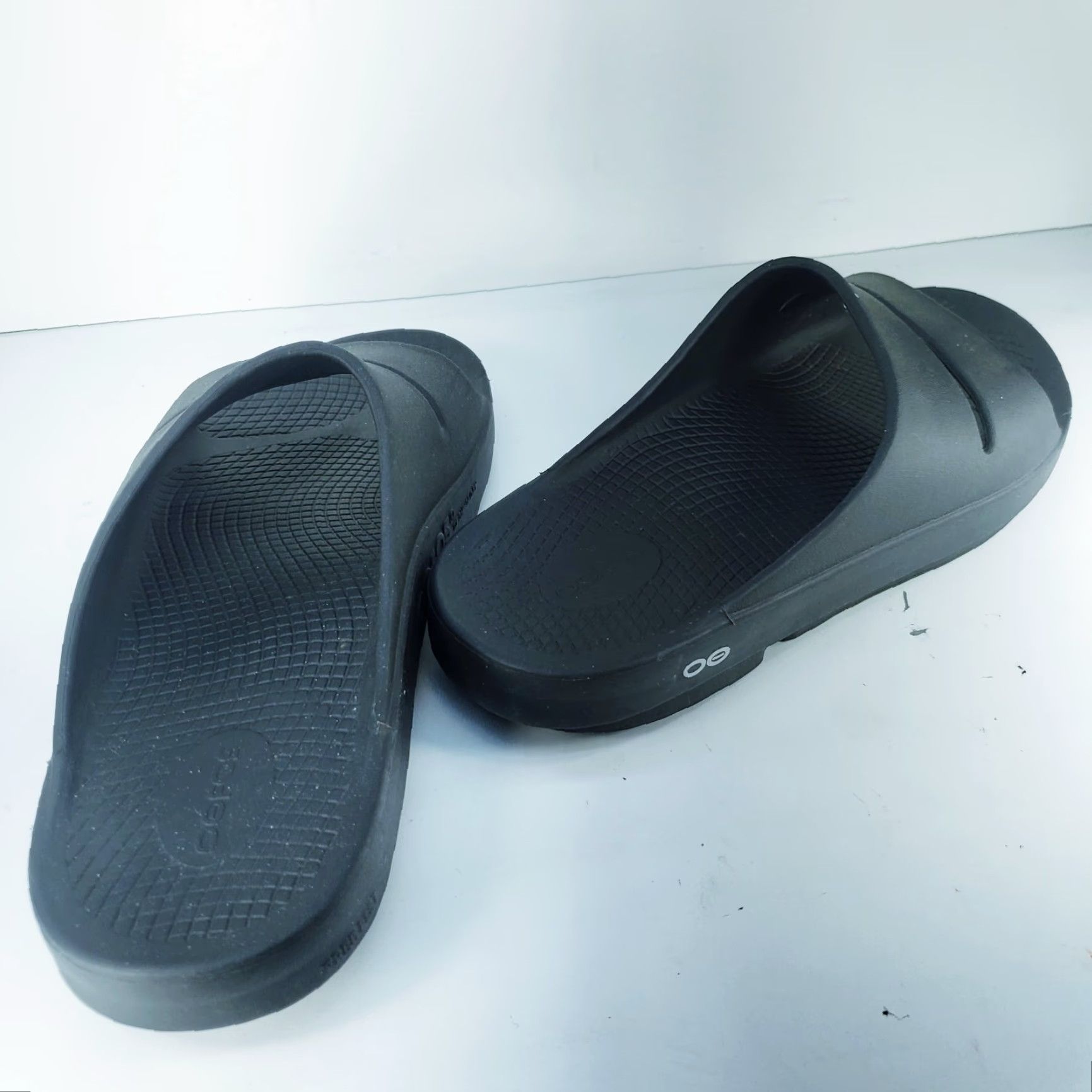Vintage OOFOS Men's OOahh Slide Black 13 Casual Sandal Cushy Comfort Recovery Rubber Upper Mens Shoes Size ONE SIZE - 4 Thumbnail