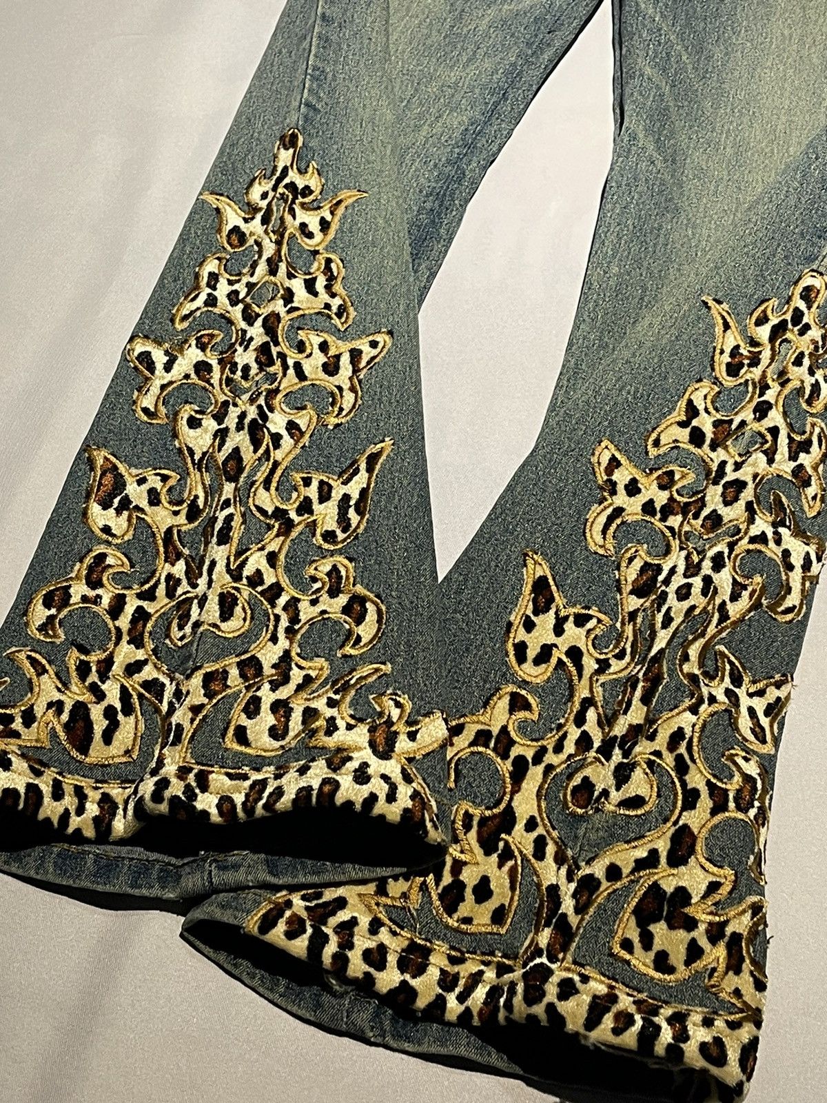 Japanese Brand × Vintage Vintage Denim Leopard Flame Embroidered Distressed Jeans Size 28" / US 6 / IT 42 - 6 Thumbnail
