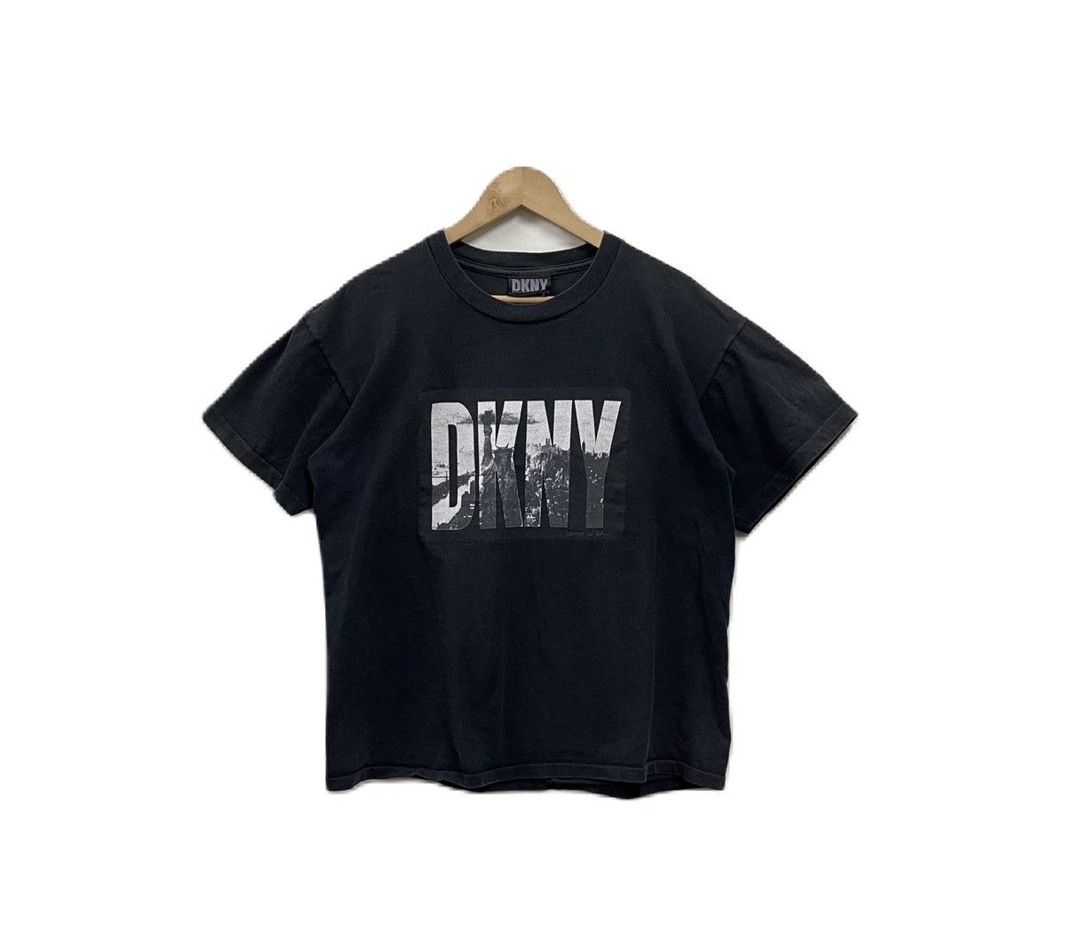 DKNY Vintage 90s DKNY Tshirt weber Size US L / EU 52-54 / 3 - 1 Thumbnail