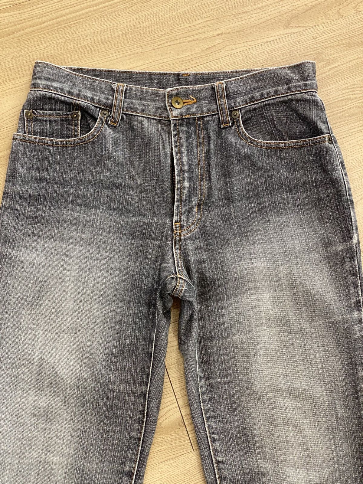 Uniqlo Uniqlo Faded Wash Style Loose Jeans Size US 29 - 2 Thumbnail