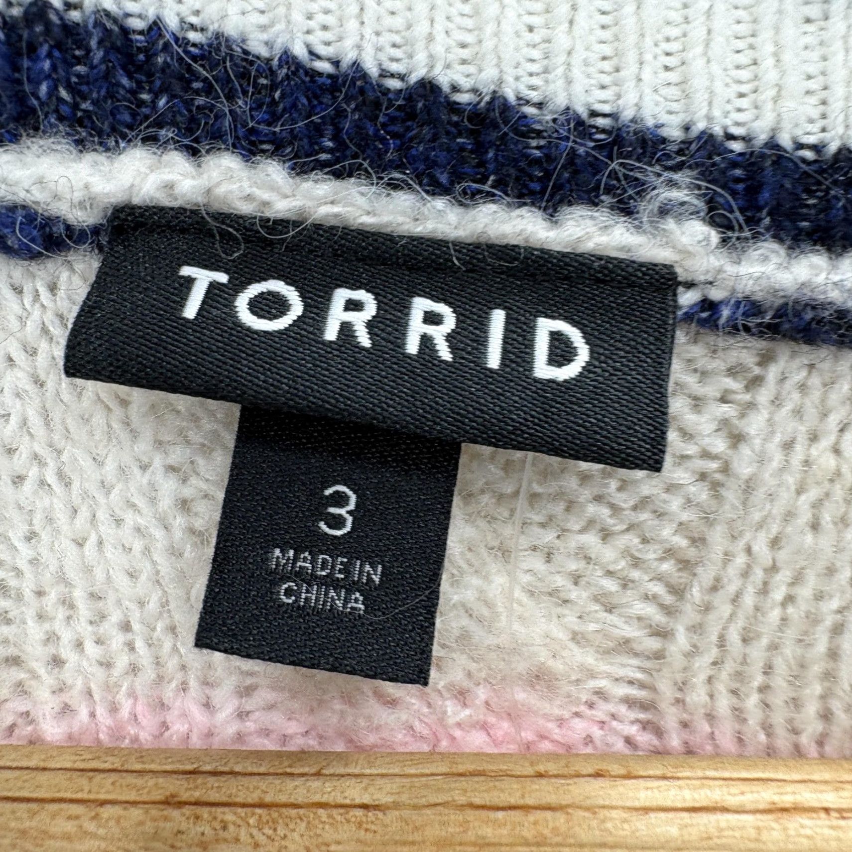 Torrid VINTAGE Torrid Sweater Womens 3X Pink Henley V-Neck Cable Knit Striped Balloon Sleeve Size XXL / US 16-18 / IT 52-54 - 4 Thumbnail