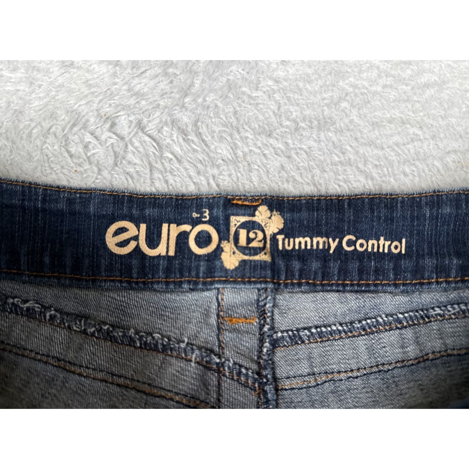 Vintage Euro Jeans Women Jeans 12 Blue Denim Crop Capri Tummy Control Cotton Blend Stretch 21" Regular 5-Pocket Blue Euro Womens Capris Size 34" / US 12 / IT 48 - 6 Thumbnail
