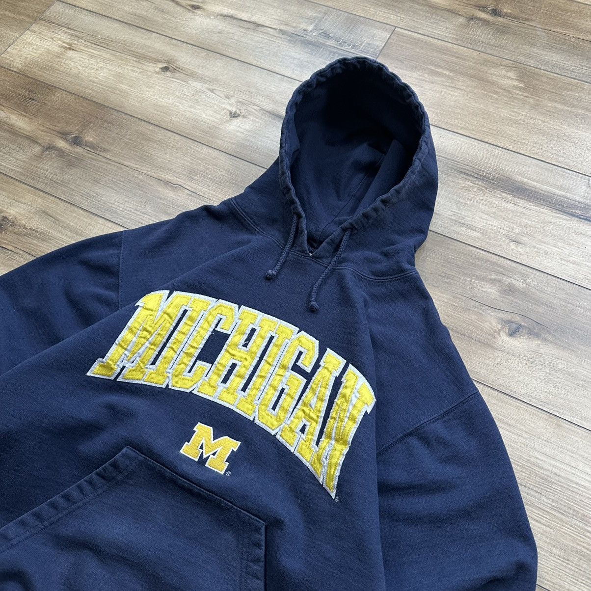 J. America Vintage 90s Michigan Wolverines Embroidered Pullover Hoodie Size US L / EU 52-54 / 3 - 4 Thumbnail