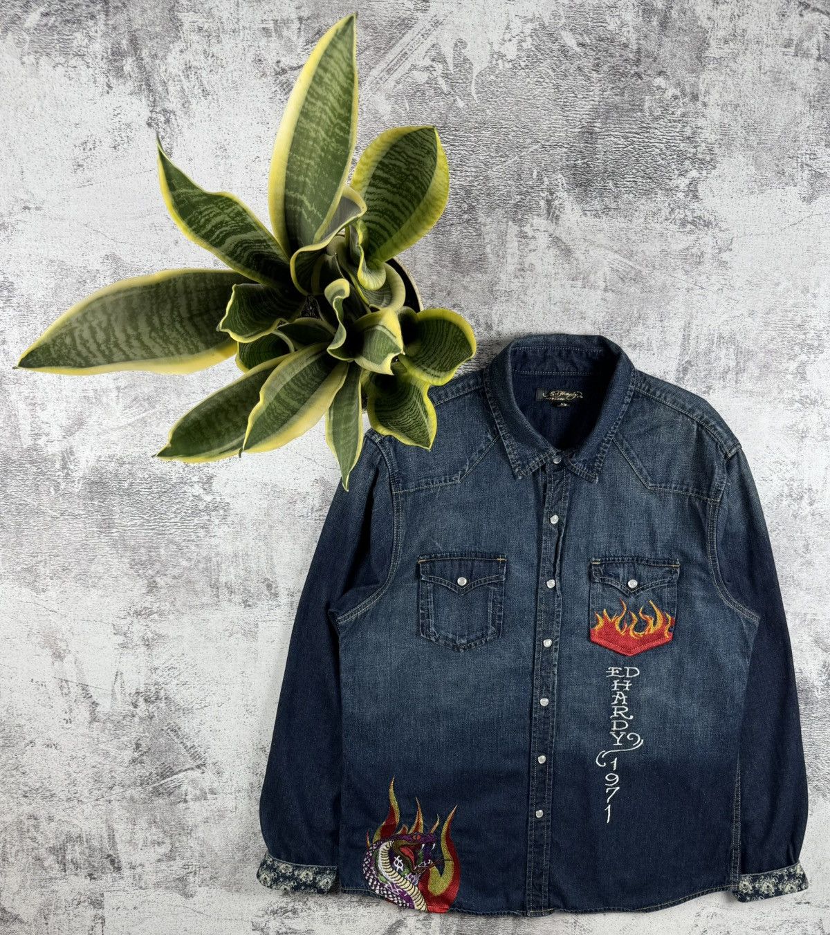 Ed Hardy Vintage Ed Hardy Dragon Y2K Denim Jeans Jacket Faded Shirt Size US XL / EU 56 / 4 - 2 Thumbnail