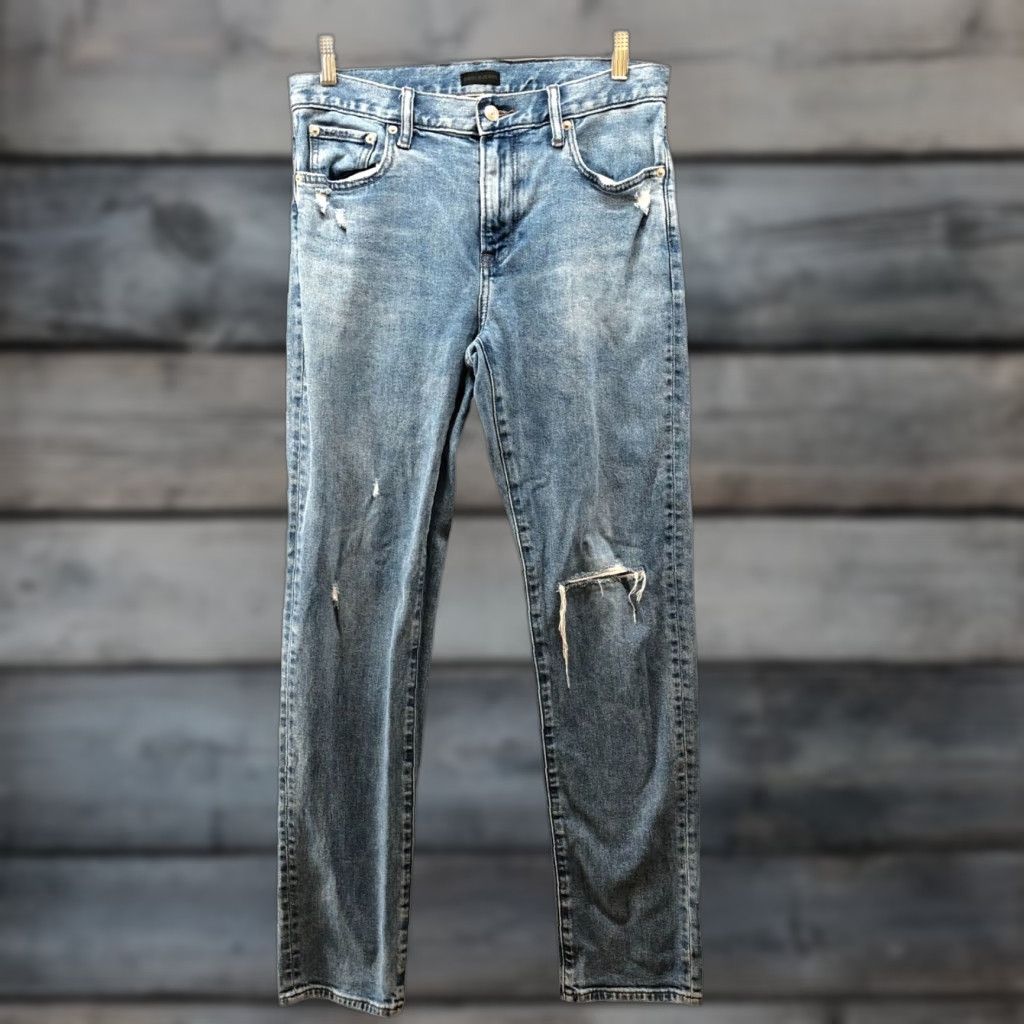 Uniqlo Uniqlo Slim Fit Jeans Mens 30 x 31 Blue Light Wash Stretch Distressed Denim 5-Pocket Jeans Mens Regular Size 30 Boys? (no) Size US 30 / EU 46 - 1 Thumbnail