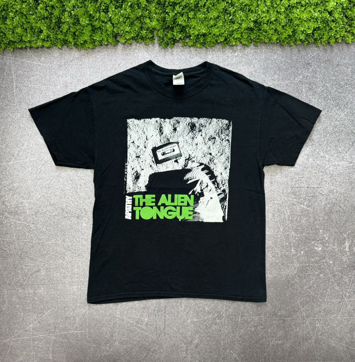 Band Tees × Rap Tees × Vintage Vintage Apathy American Rapper Band Album Alien Tongue Shirt Size US L / EU 52-54 / 3 - 1 Thumbnail
