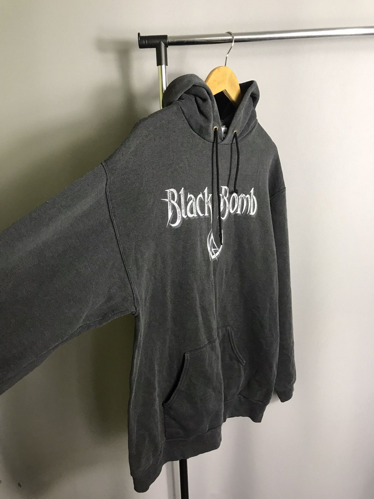 Fruit Of The Loom Black Bomb A France Rock Metal Black Vintage Hoodie Mens Size US XL / EU 56 / 4 - 6 Thumbnail