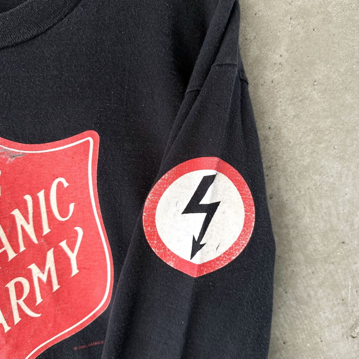 Vintage 90’s Marlyn Manson “SATANIC ARMY” Longsleeve Shirt Size US XL / EU 56 / 4 - 5 Thumbnail