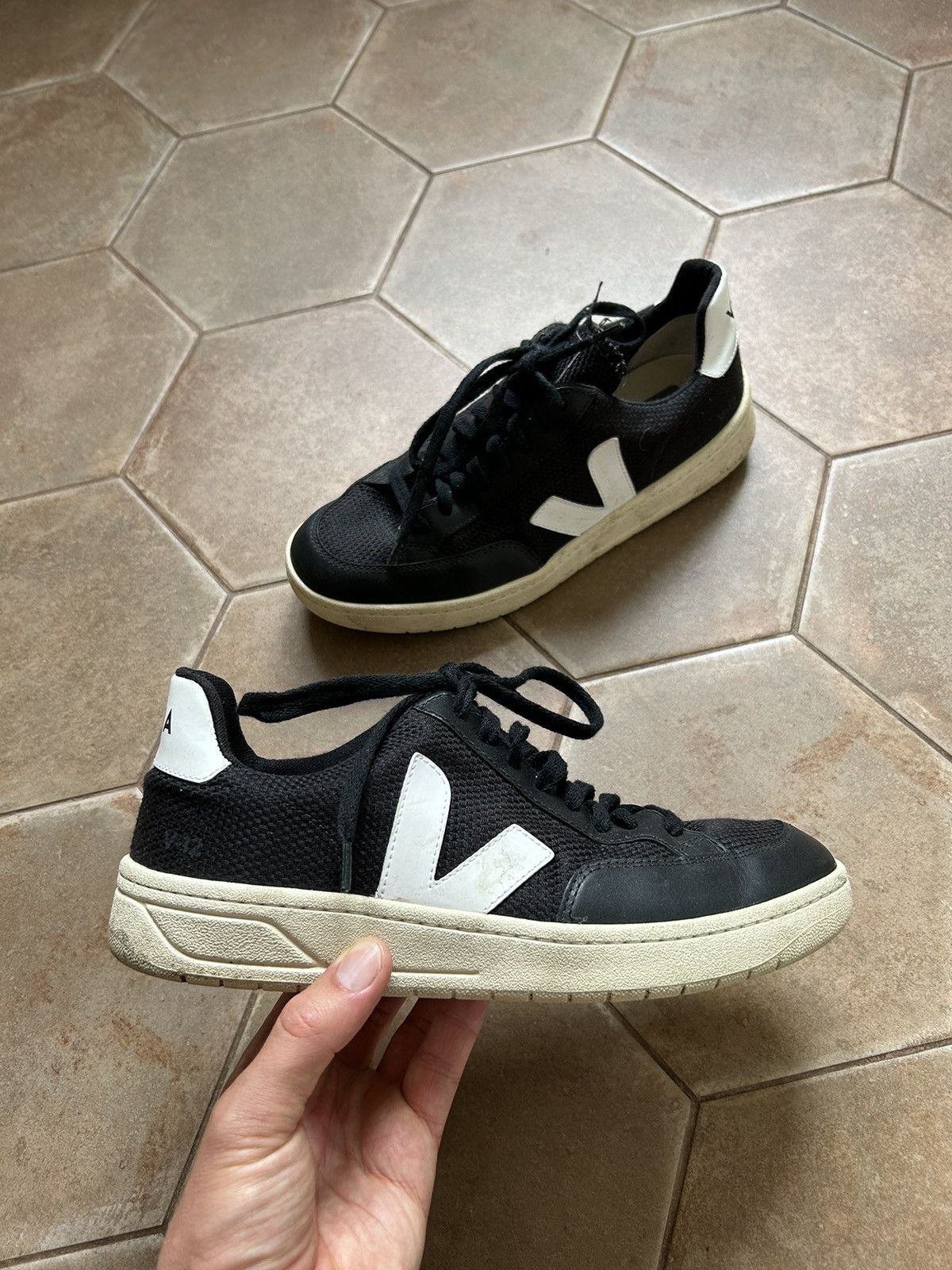 Veja Leather Mens Shoes in Black (Size 8)