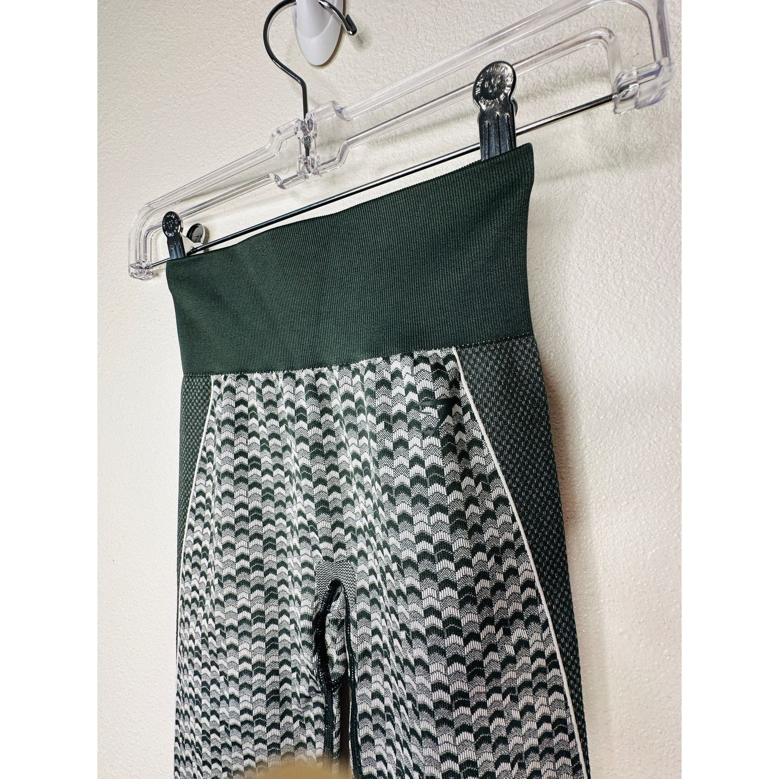Gymshark Gymshark Olive Booty Enhancing Leggings XS High Waist Size 25" / US 0 / IT 36 - 6 Thumbnail