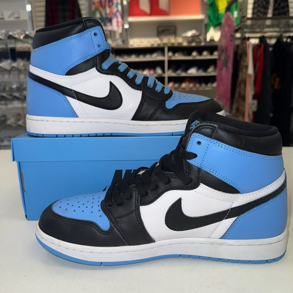 Jordan Brand Size 9.5 - Jordan 1 Retro OG High UNC Toe - DD5485-400 Size US 9.5 / EU 42-43 - 2 Thumbnail