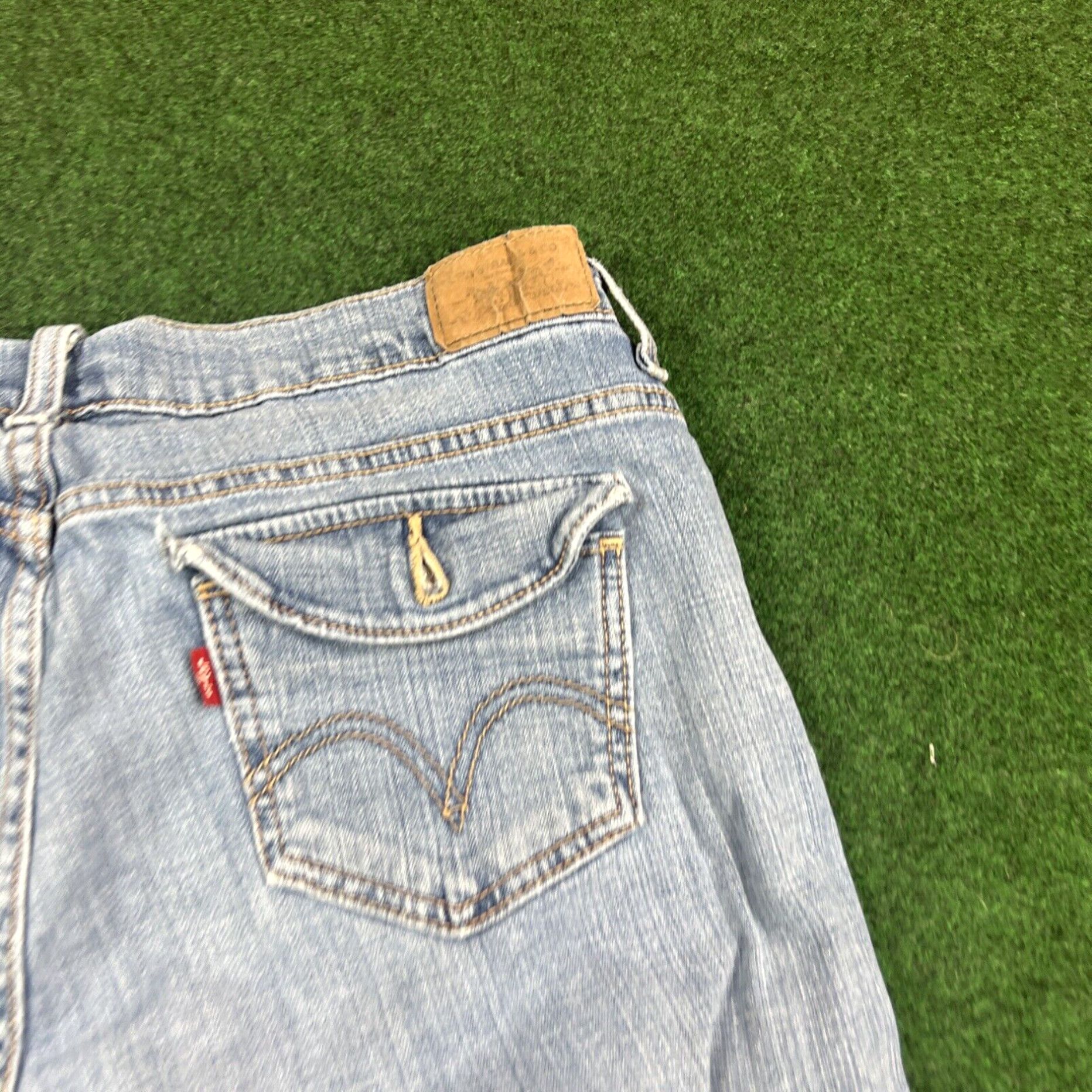 Levi's Levi Strauss Signature 515 Women's Mid-Rise Shorts Size 10 Cut-offs Med Wash Size 32" / US 10 / IT 46 - 3 Thumbnail