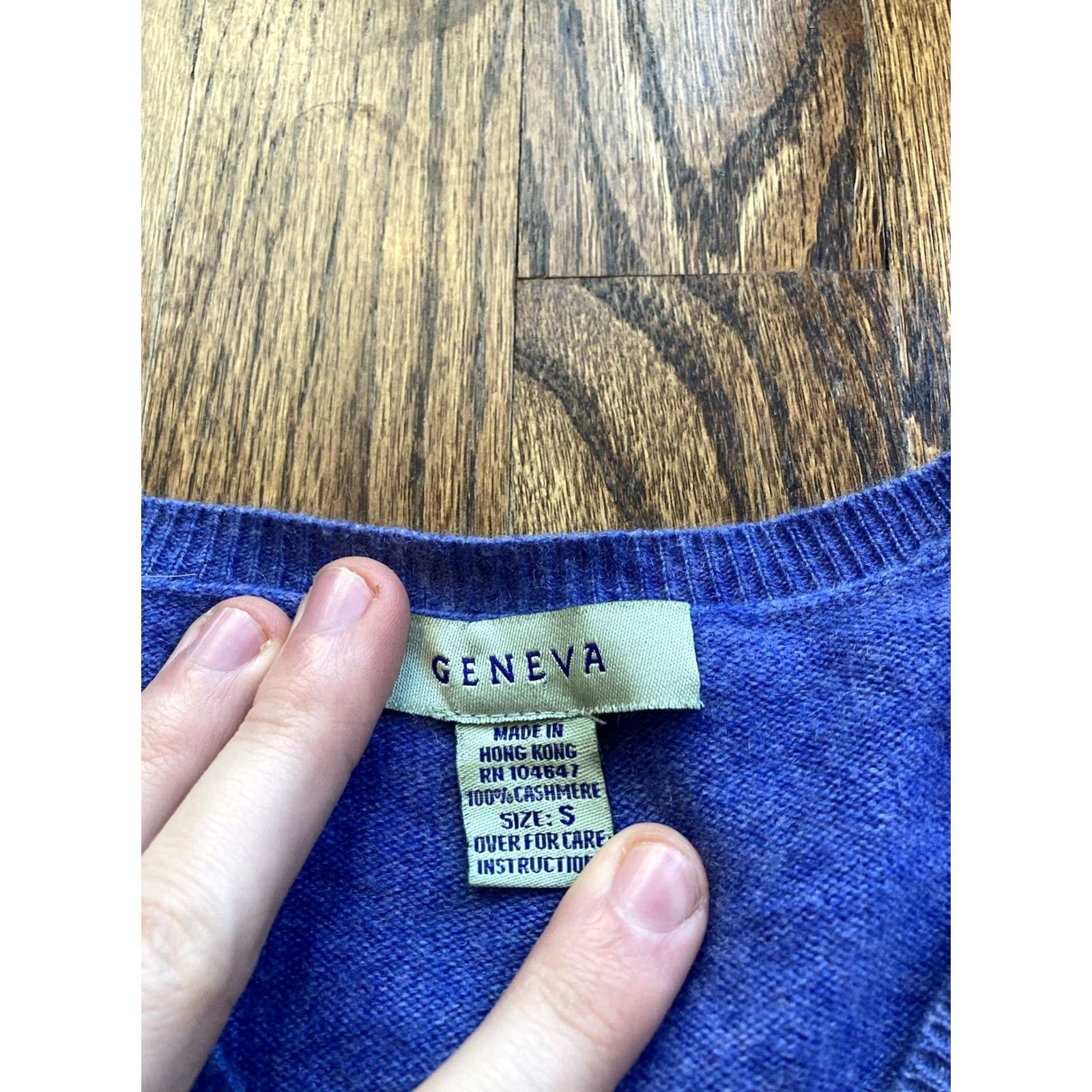 Vintage VINTAGE Geneva Pullover Sweater Womens Size Small V Neck Blue 100% Cashmere Size S / US 4 / IT 40 - 5 Thumbnail