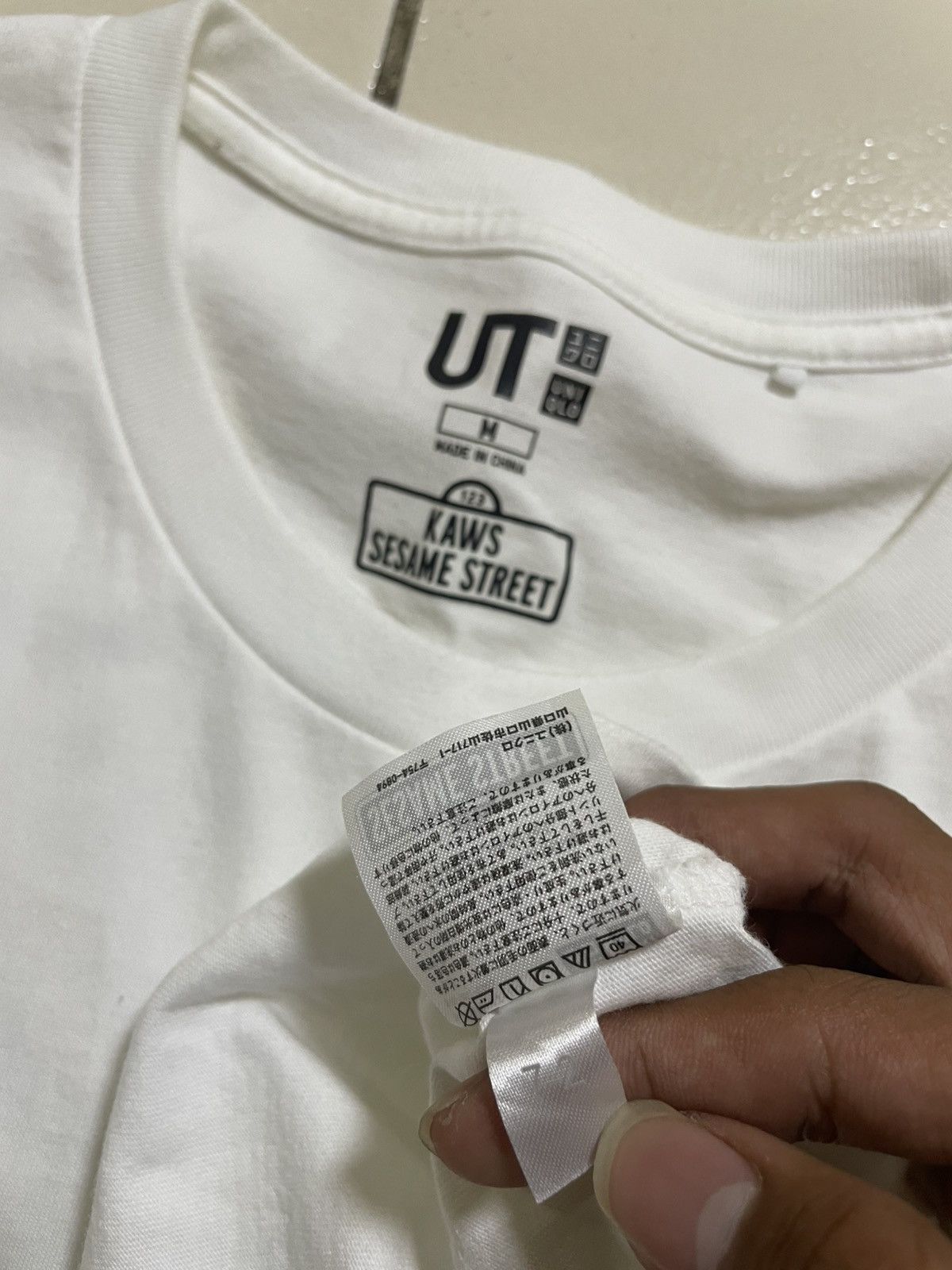 Kaws RARE KAWS X SESAME STREET UNIQLO POCKET SHIRT Size US M / EU 48-50 / 2 - 5 Thumbnail