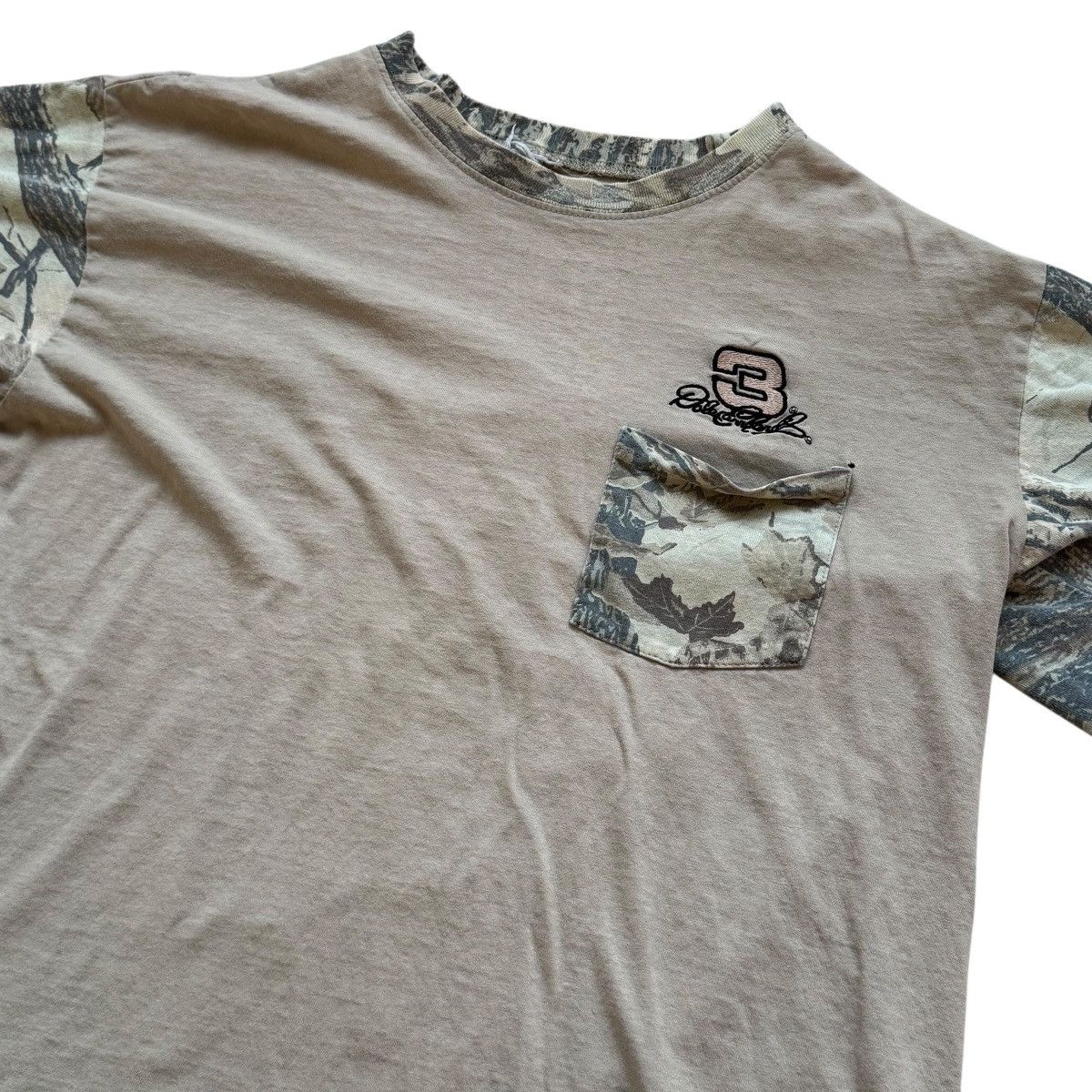 NASCAR vintage Dale Earnhardt real tree camo nascar pocket tee Size US L / EU 52-54 / 3 - 3 Thumbnail