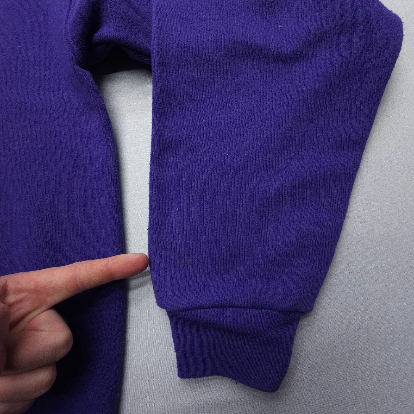 Hanes VINTAGE Hanes Sweatshirt Mens L Purple USA 50/50 Claremont Resort Graphic Print Crew Neck Fleece Logo 80s 90s All Seasons Size US L / EU 52-54 / 3 - 6 Thumbnail