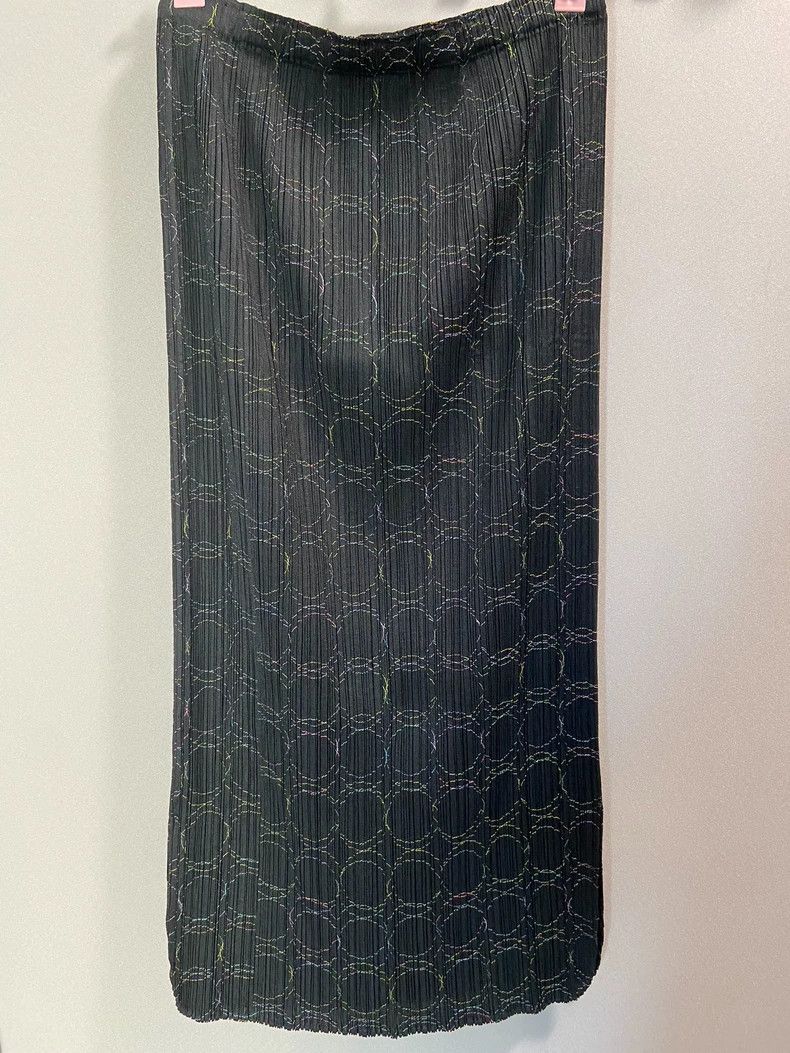 Issey Miyake Issey Miyake size:2 Colorful embroidered circle skirt Size 22" - 2 Thumbnail