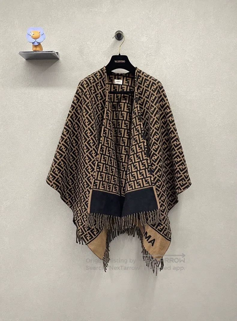 Fendi Fendi size 135*135 cm Double F Monogrammed Knit Shawl with Size M / US 6-8 / IT 42-44 - 1 Thumbnail