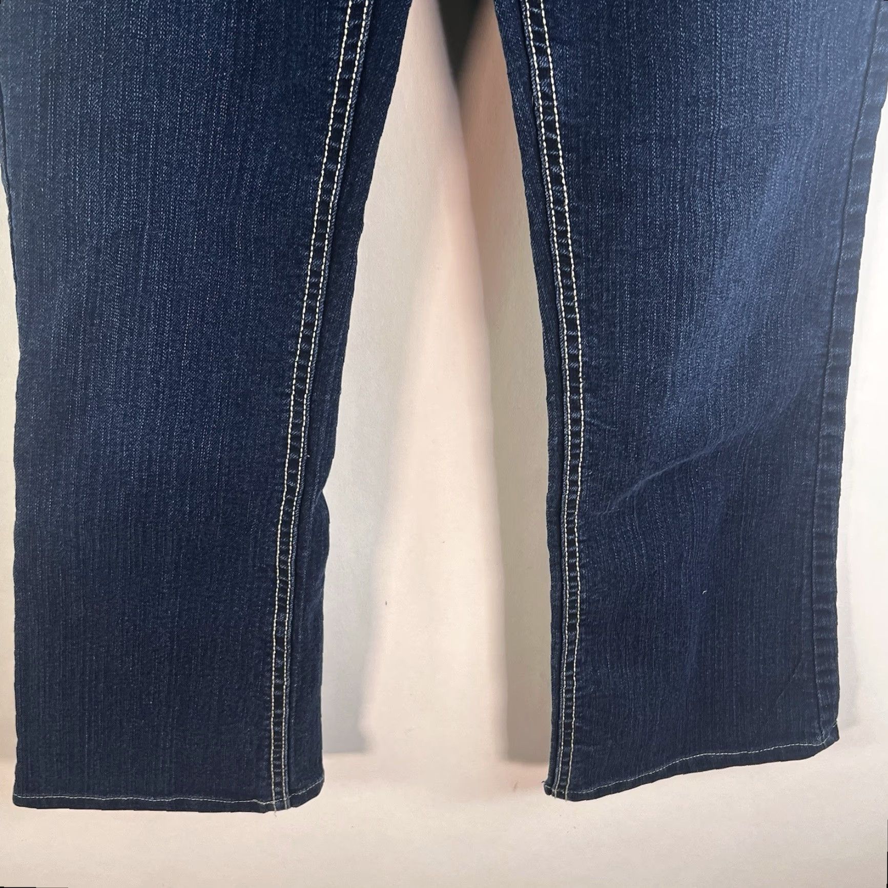 Wrangler Wrangler Western Stitched Denim Jeans Womens 3/4 Jeans Bootcut Blue 29 Inseam 27in 10 (3/4) XS? Size 26" / US 2 / IT 38 - 4 Thumbnail