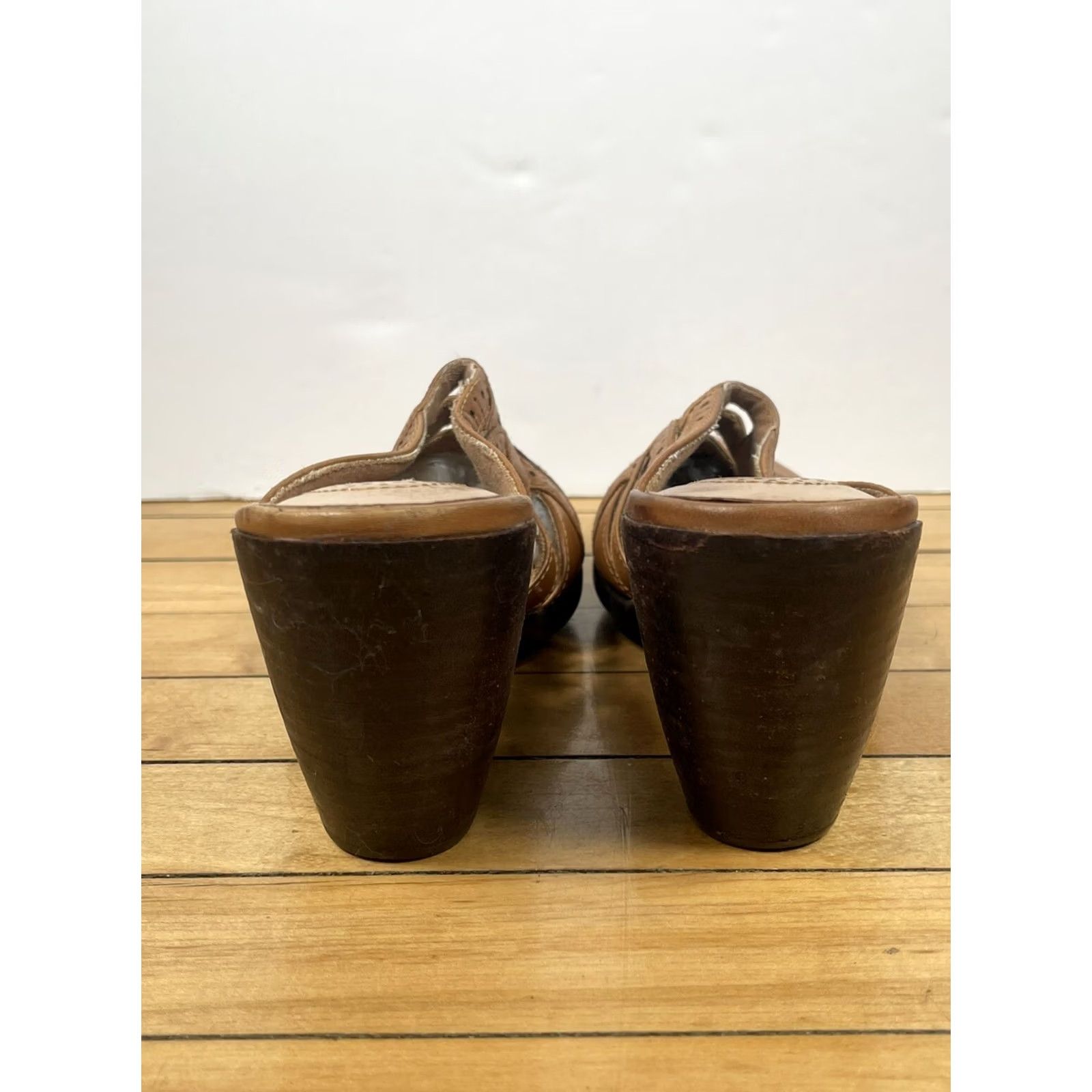 Clarks Clarks Womens Brown Leather Woven Slip On Mule Slides Clogs Heels Size 7.5 Size US 8 / IT 38 - 4 Thumbnail