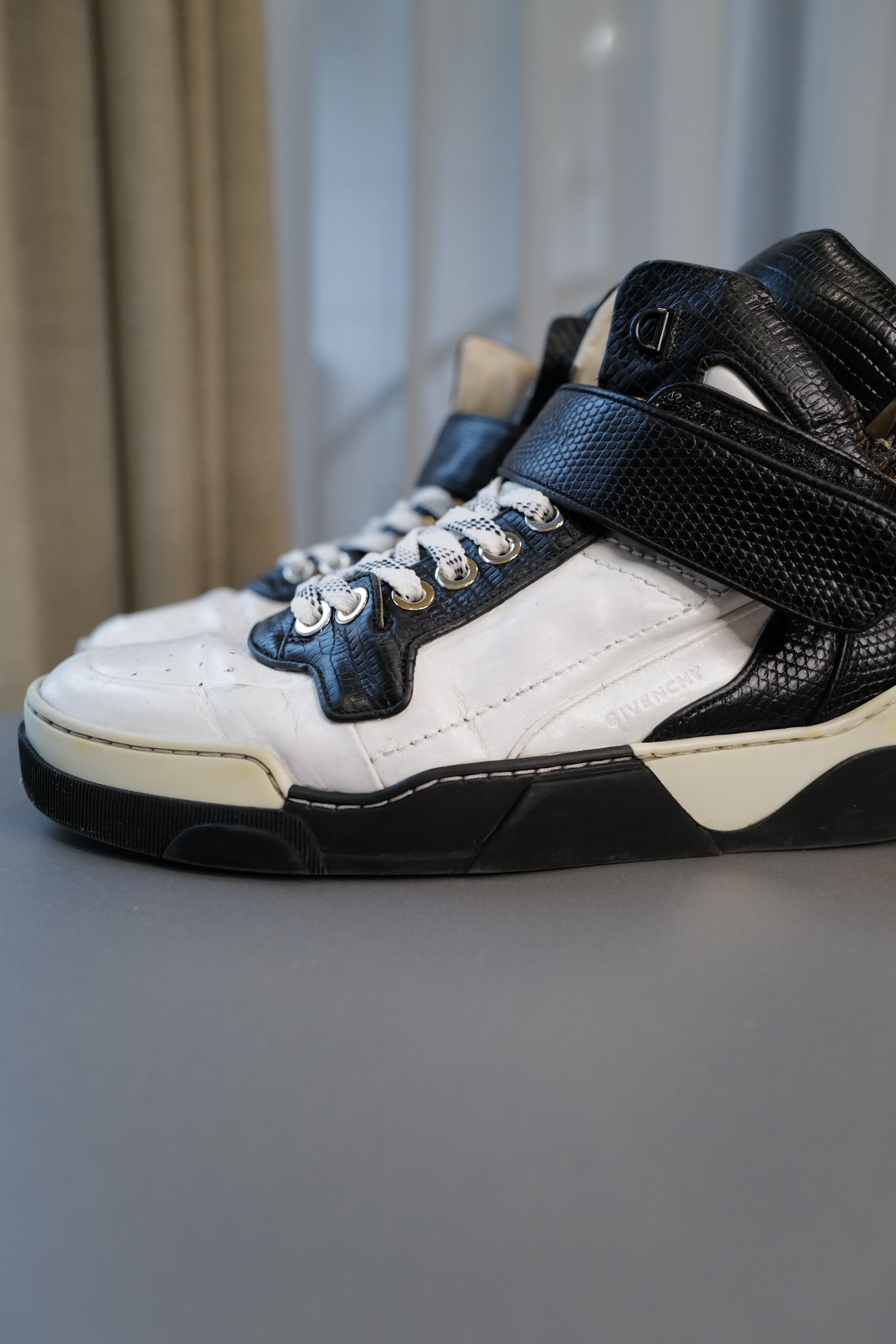 Givenchy Givenchy Hi Top Leather Sneakers Size US 8 / EU 41 - 7 Thumbnail