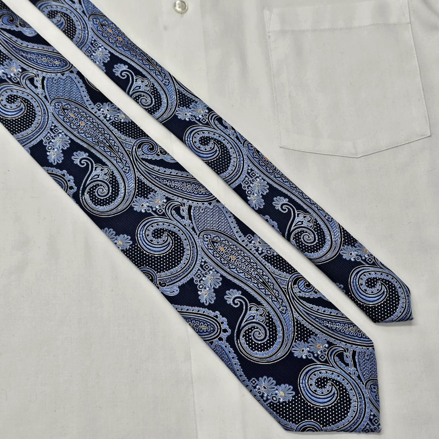 Jos. A. Bank VINTAGE JOS. A. Bank Signature Collection Men's 100% Silk Necktie Blue Paisley Office Shirt? Size ONE SIZE - 3 Thumbnail