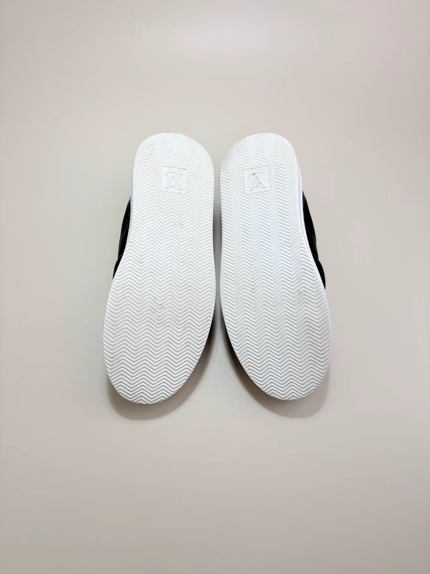 Louis Vuitton LV BEVERLY HILLS Black & White Slip-On Sneakers K1 Size US 11 / EU 44 - 6 Thumbnail