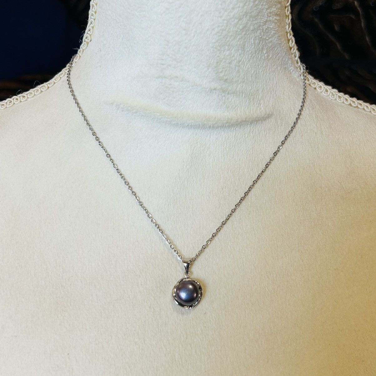 Handcrafted genuine fresh water pearl pendant necklace
