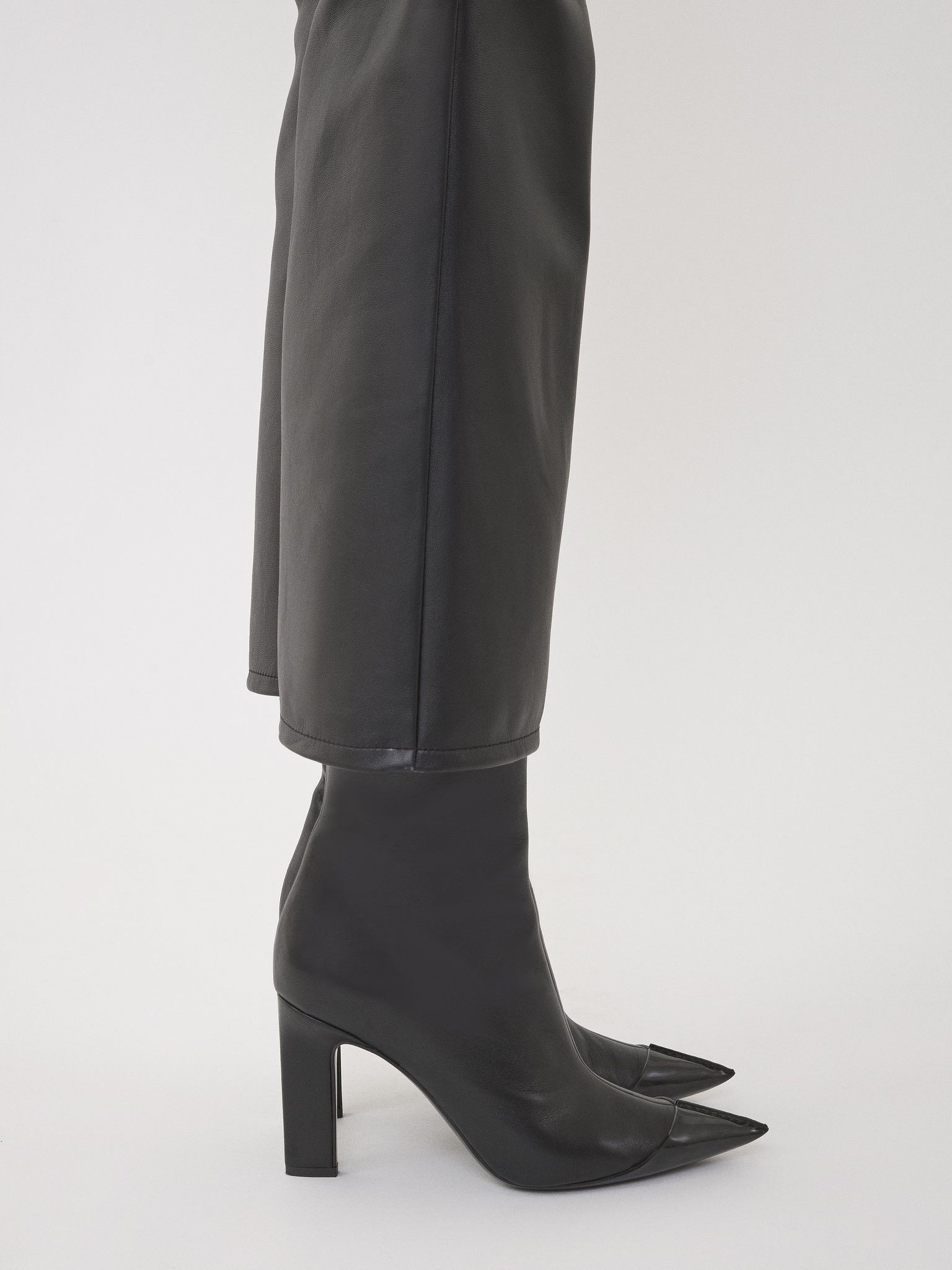 o1loc1c11025 Jade Ankle Boots in Black