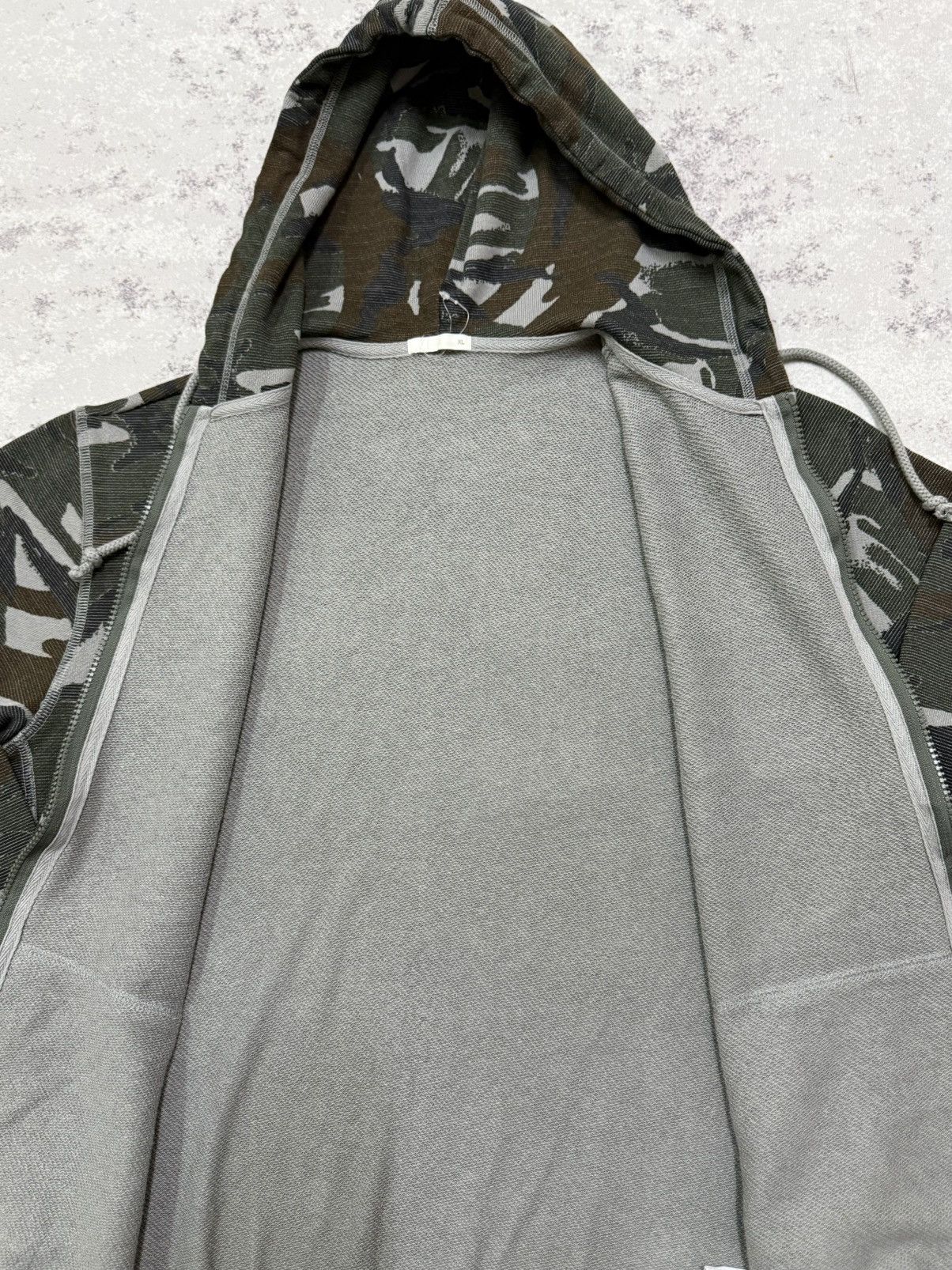 Uniqlo Uniqlo Camo Paternz Zip Up Sweater Hoodie Size US M / EU 48-50 / 2 - 7 Thumbnail