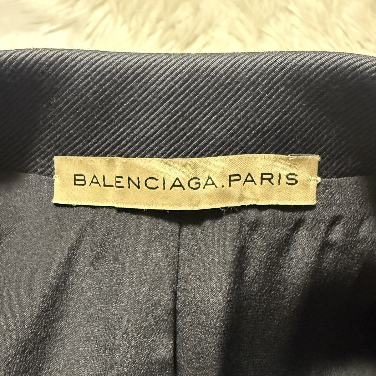 Balenciaga Authentic Balenciaga emblem button peaked velour jacket 36 Size XS / US 0-2 / IT 36-38 - 2 Thumbnail