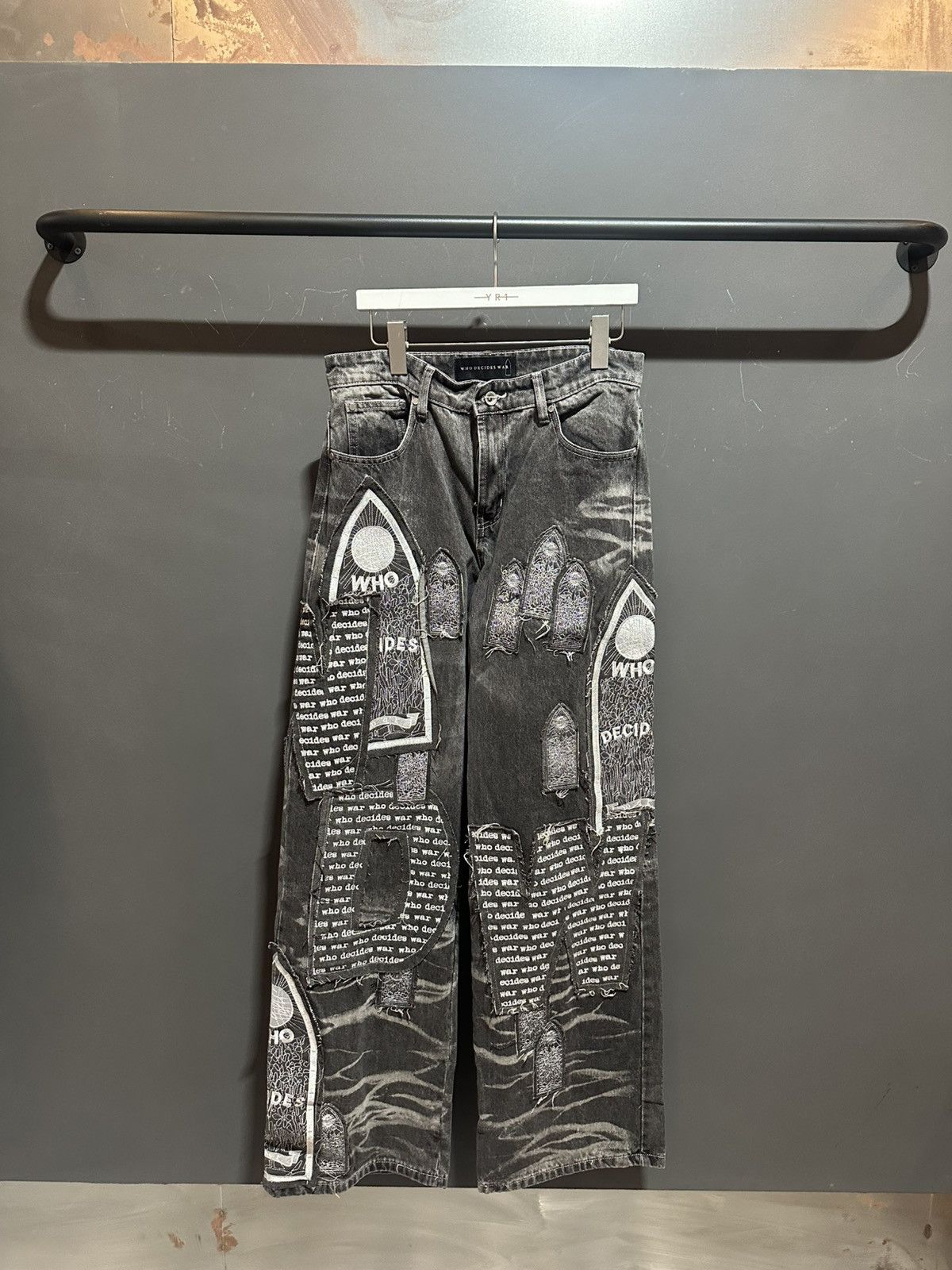 Who Decides War Who decides war Motif Patched Vintage Grey Size US 30 / EU 46 - 1 Thumbnail