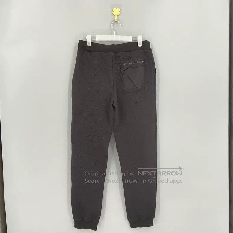 Louis Vuitton Louis Vuitton size m Black large logo knit sweatpants Size US 28 / EU 44 - 2 Thumbnail