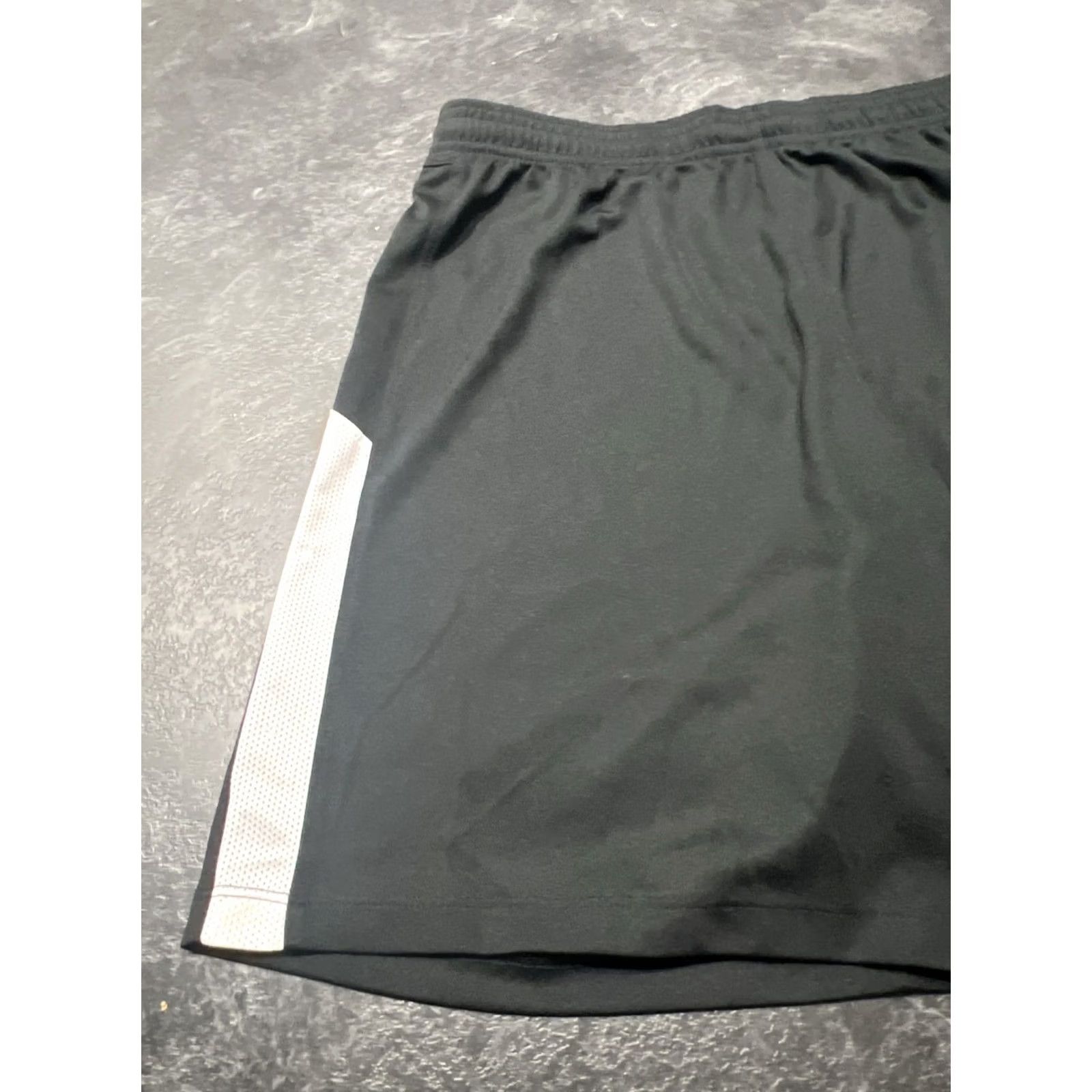 Nike Nike M Shorts Athletic Drawstring Men polyester Black Neon Green Pockets Logo Size US 31 - 2 Thumbnail
