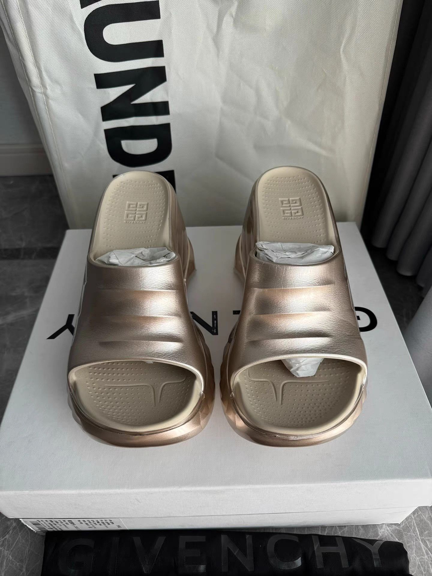Givenchy GIVENCHY Marshmallow Sneakers K6 Size US 9 / IT 39 - 2 Thumbnail